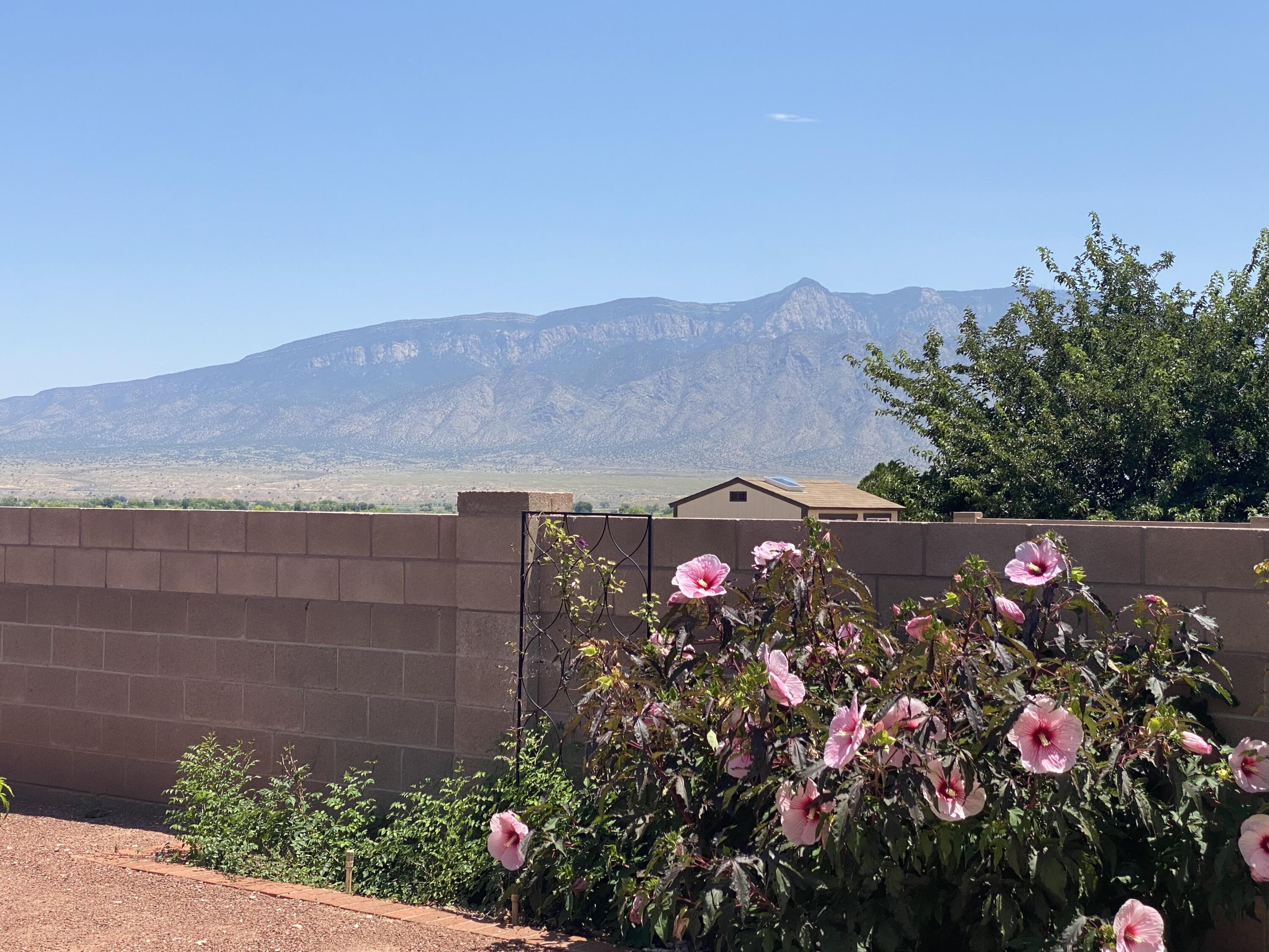 6394 Roadrunner Loop NE