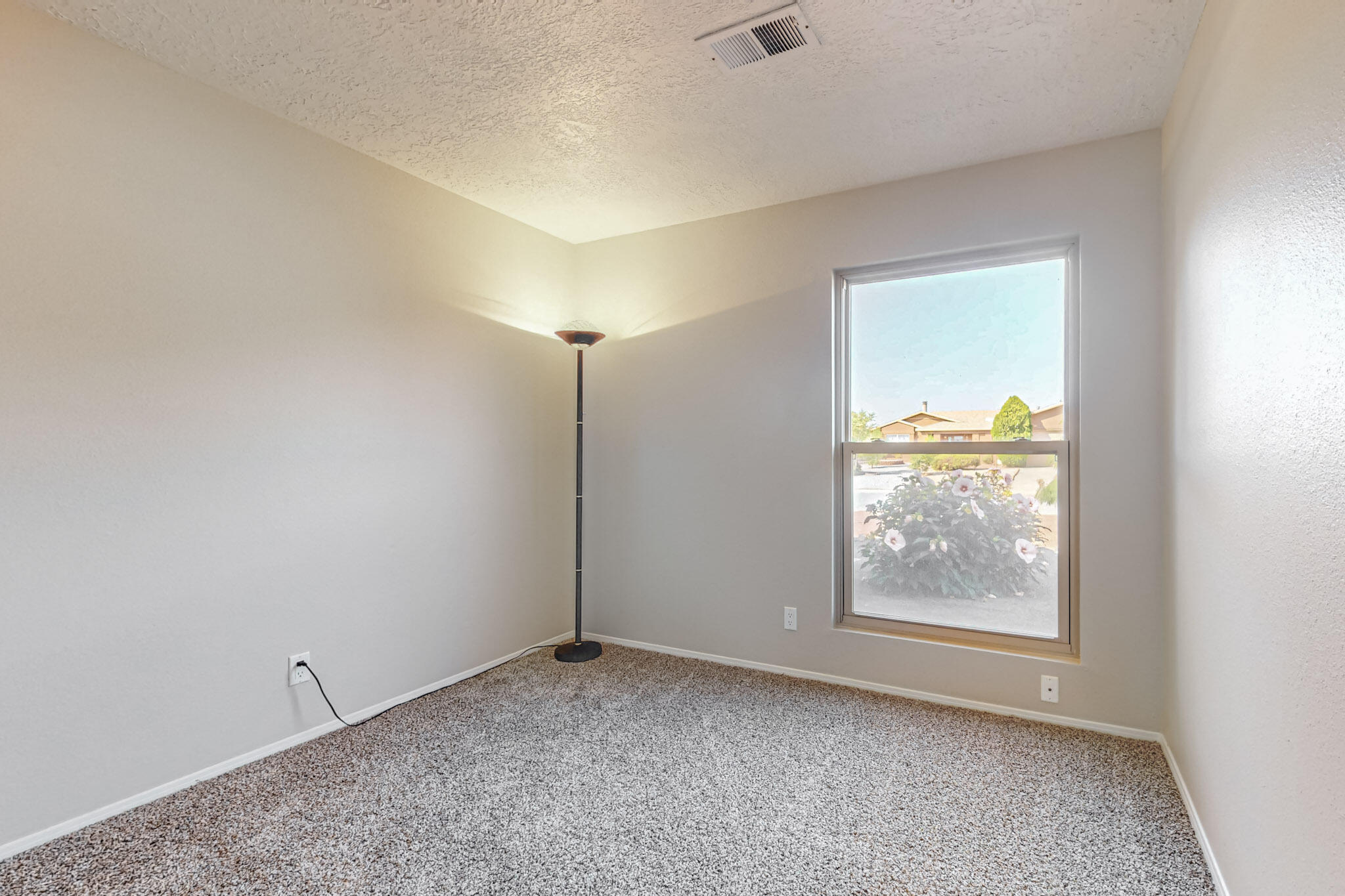 6394 Roadrunner Loop NE