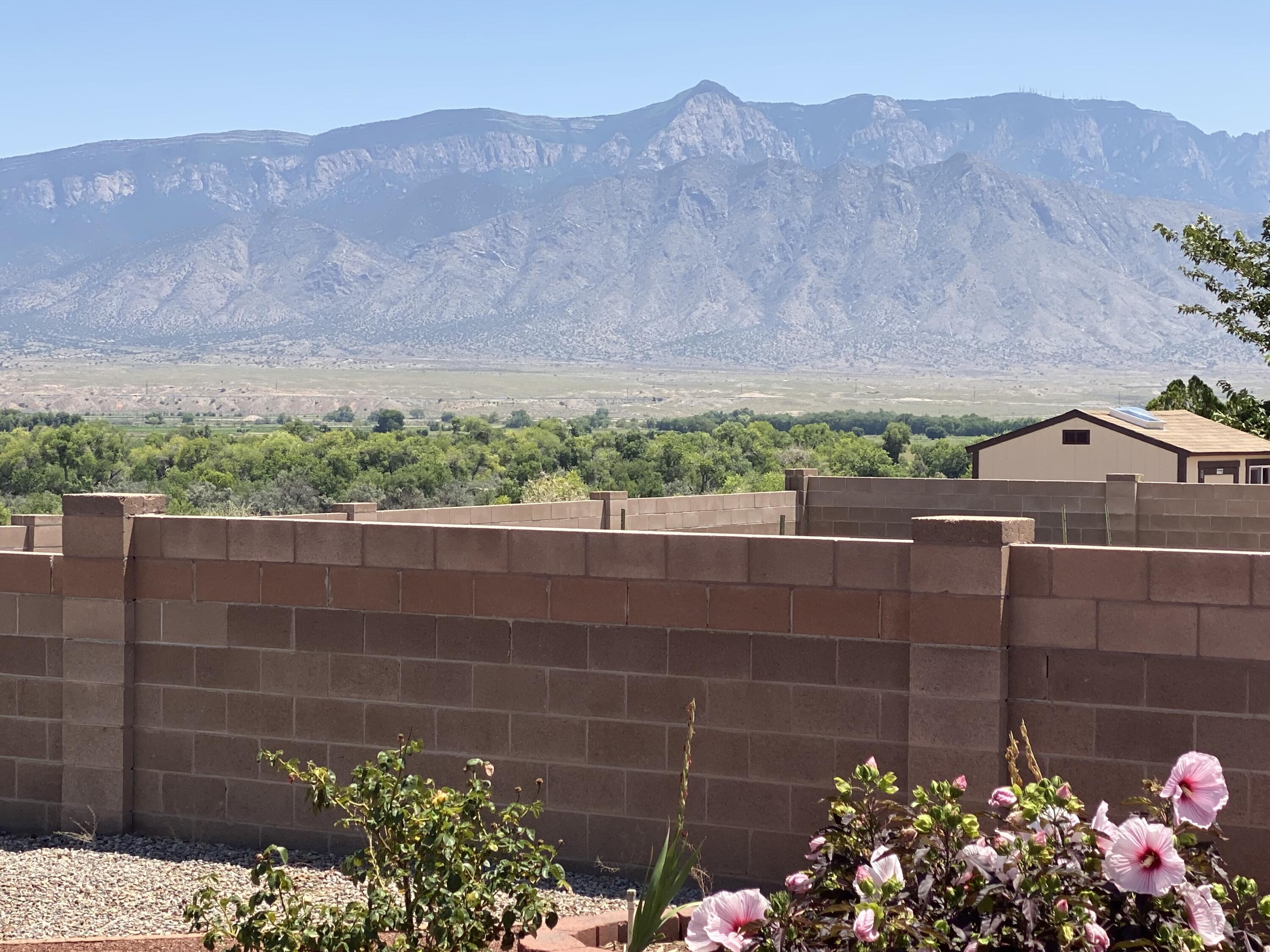 6394 Roadrunner Loop NE