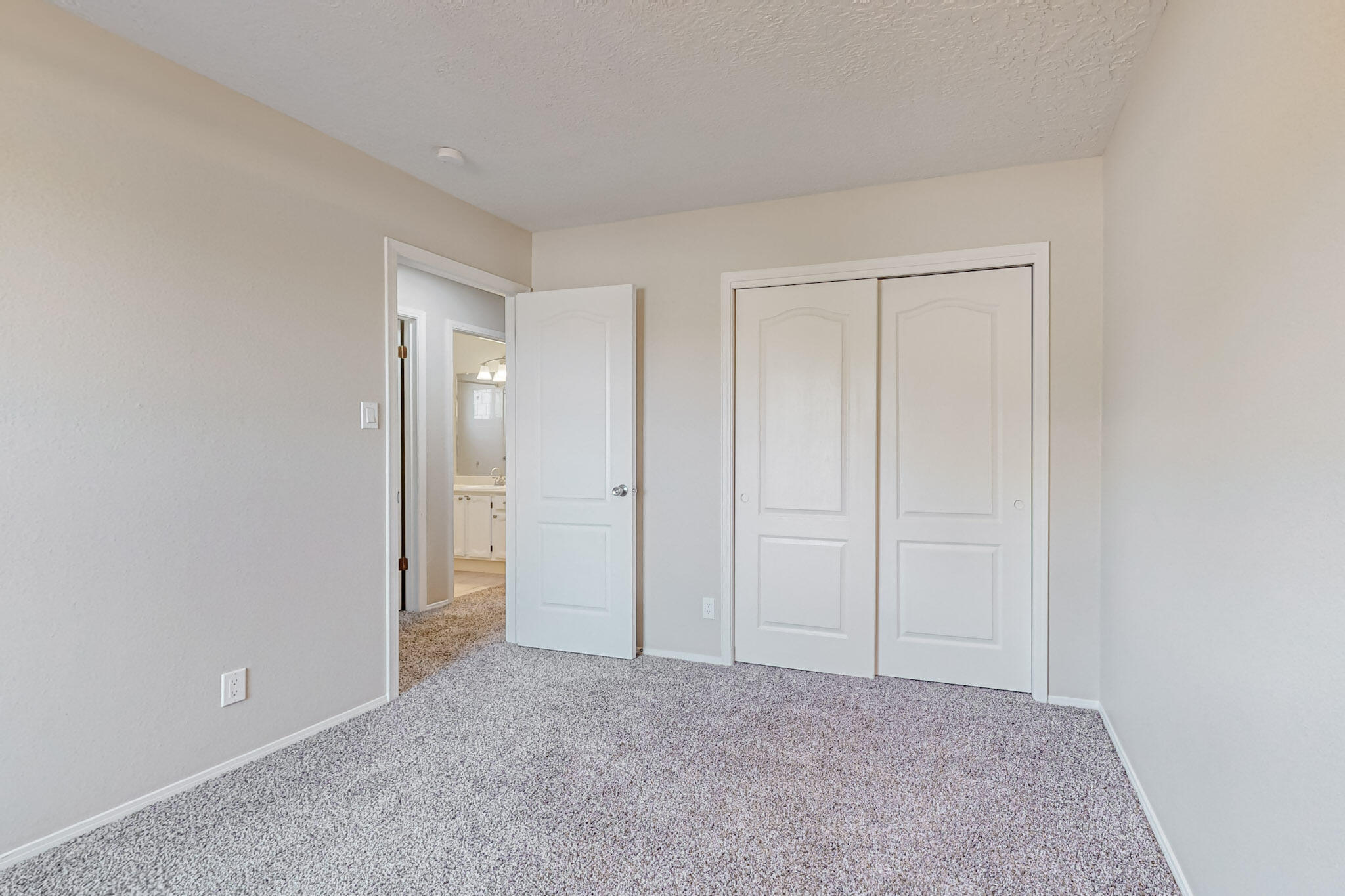 6394 Roadrunner Loop NE