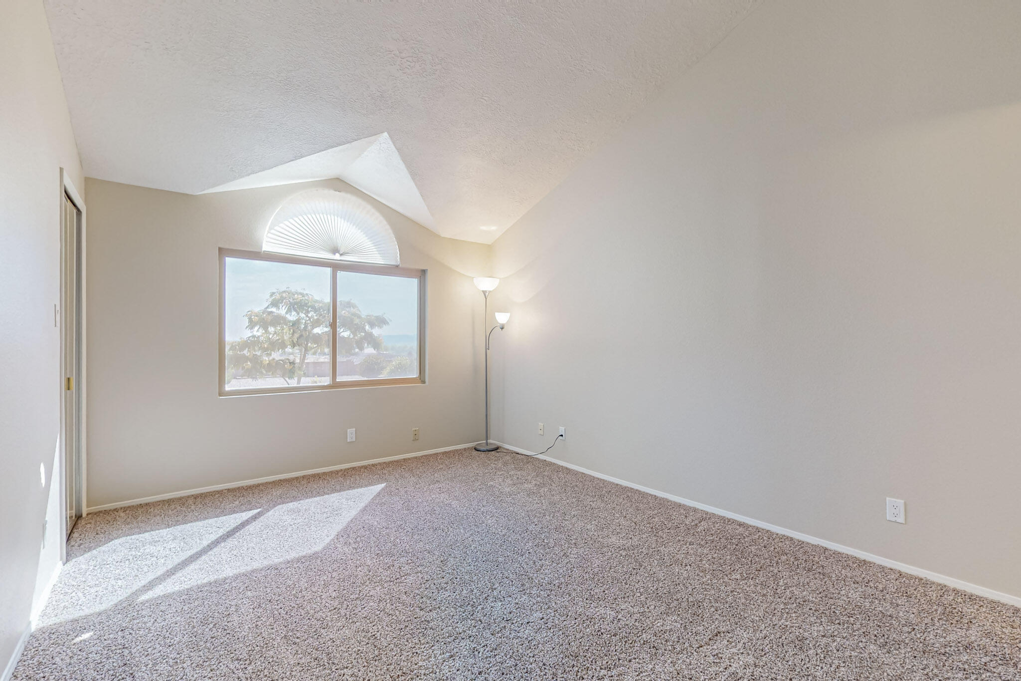 6394 Roadrunner Loop NE