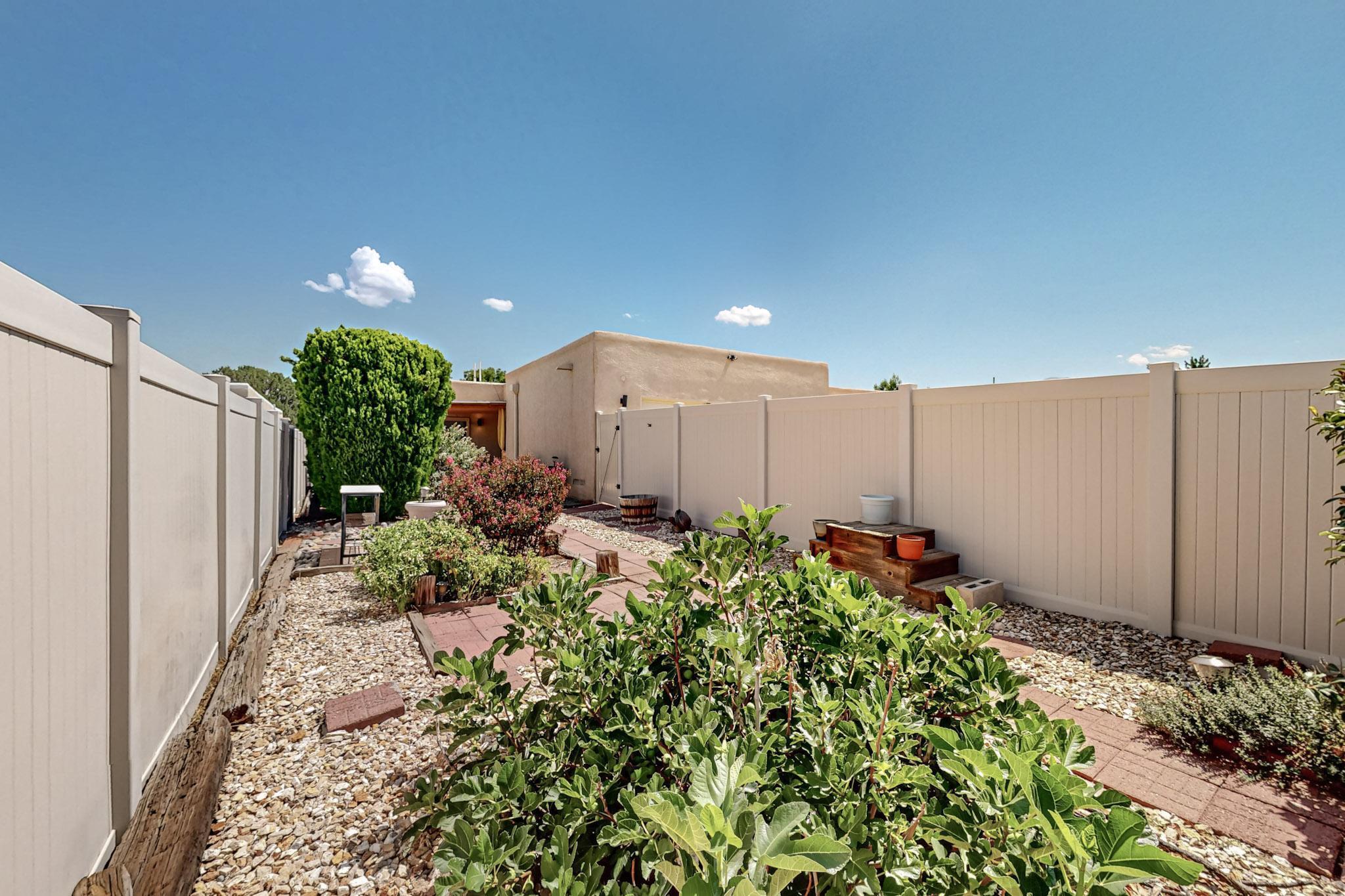 8504 CHAMBERS Place NE