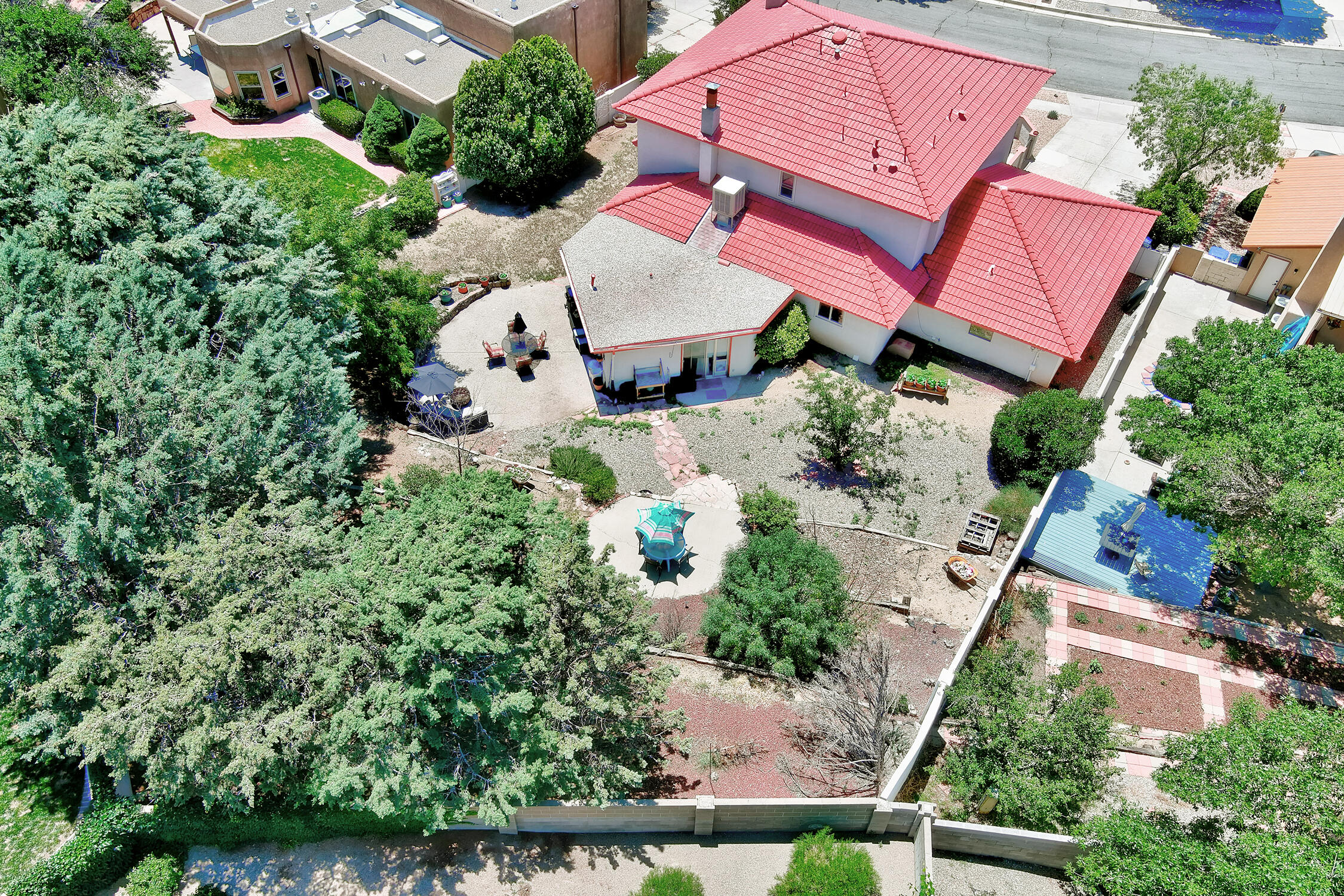 1004 DASKALOS Drive NE