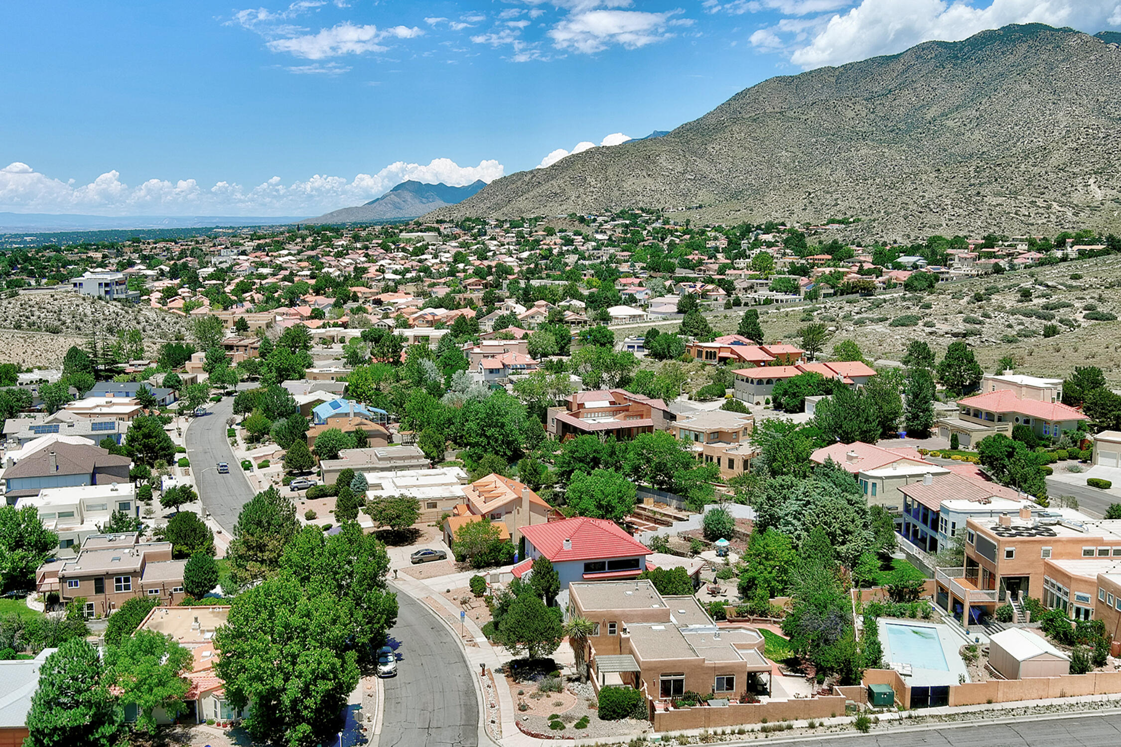 1004 DASKALOS Drive NE