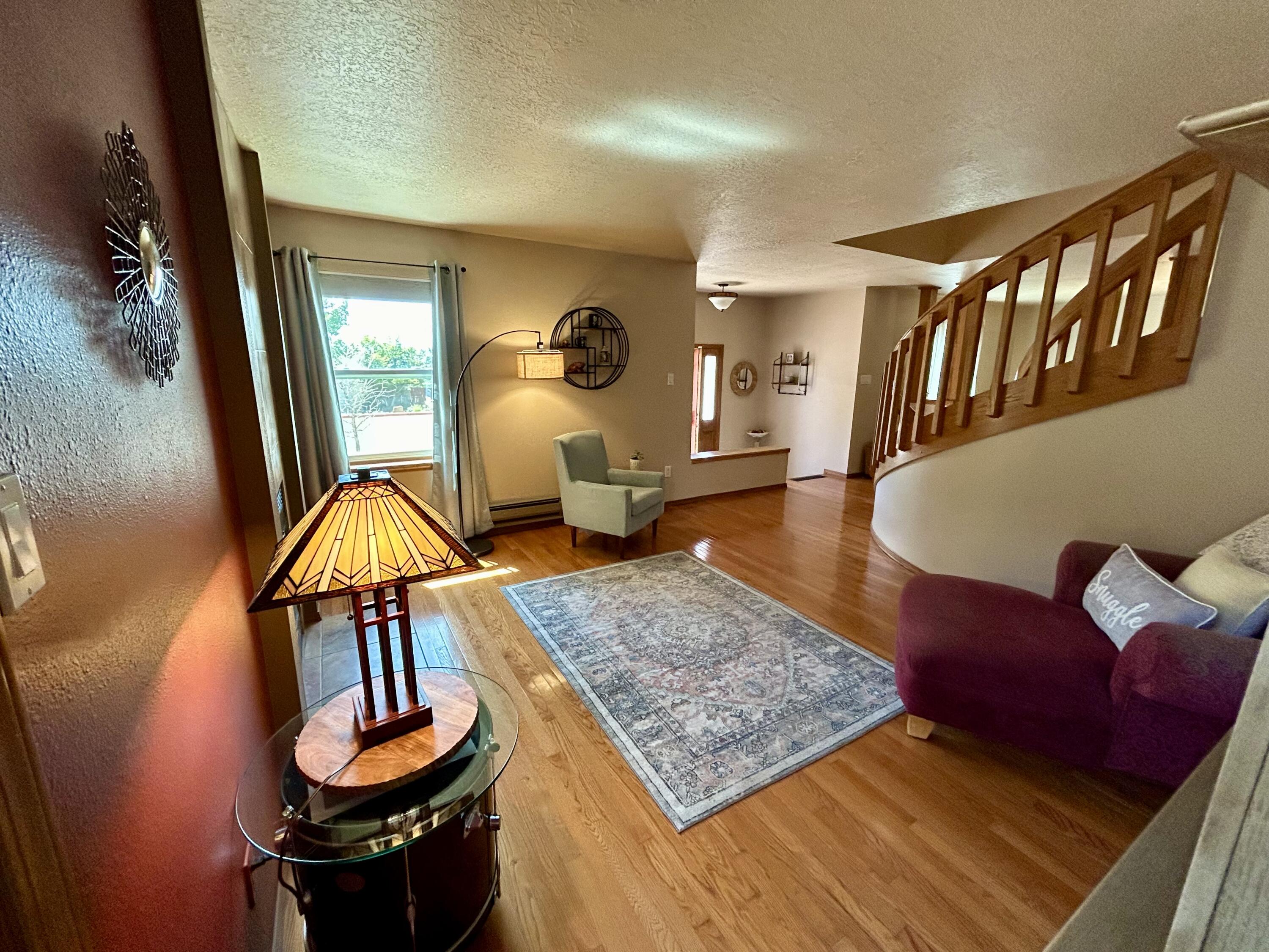 1004 DASKALOS Drive NE