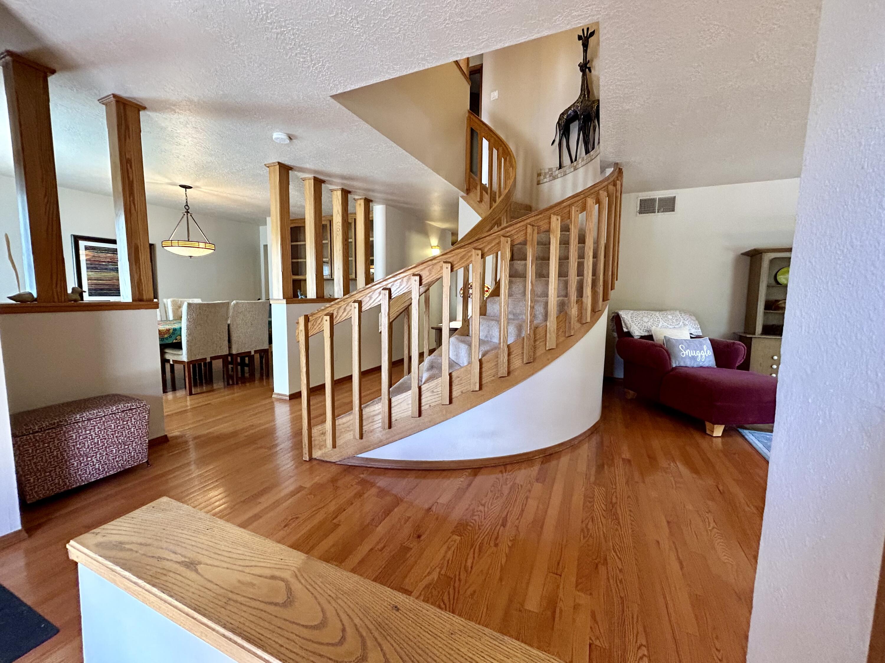 1004 DASKALOS Drive NE