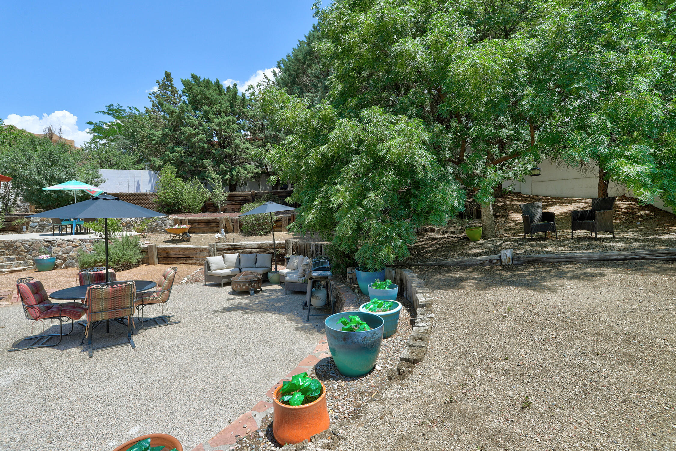 1004 DASKALOS Drive NE