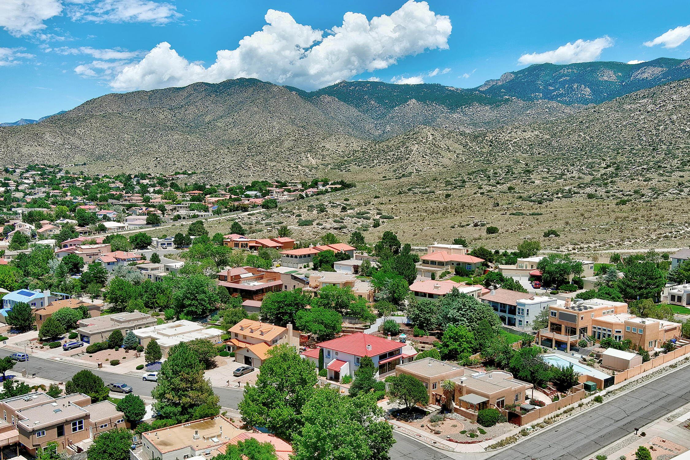 1004 DASKALOS Drive NE