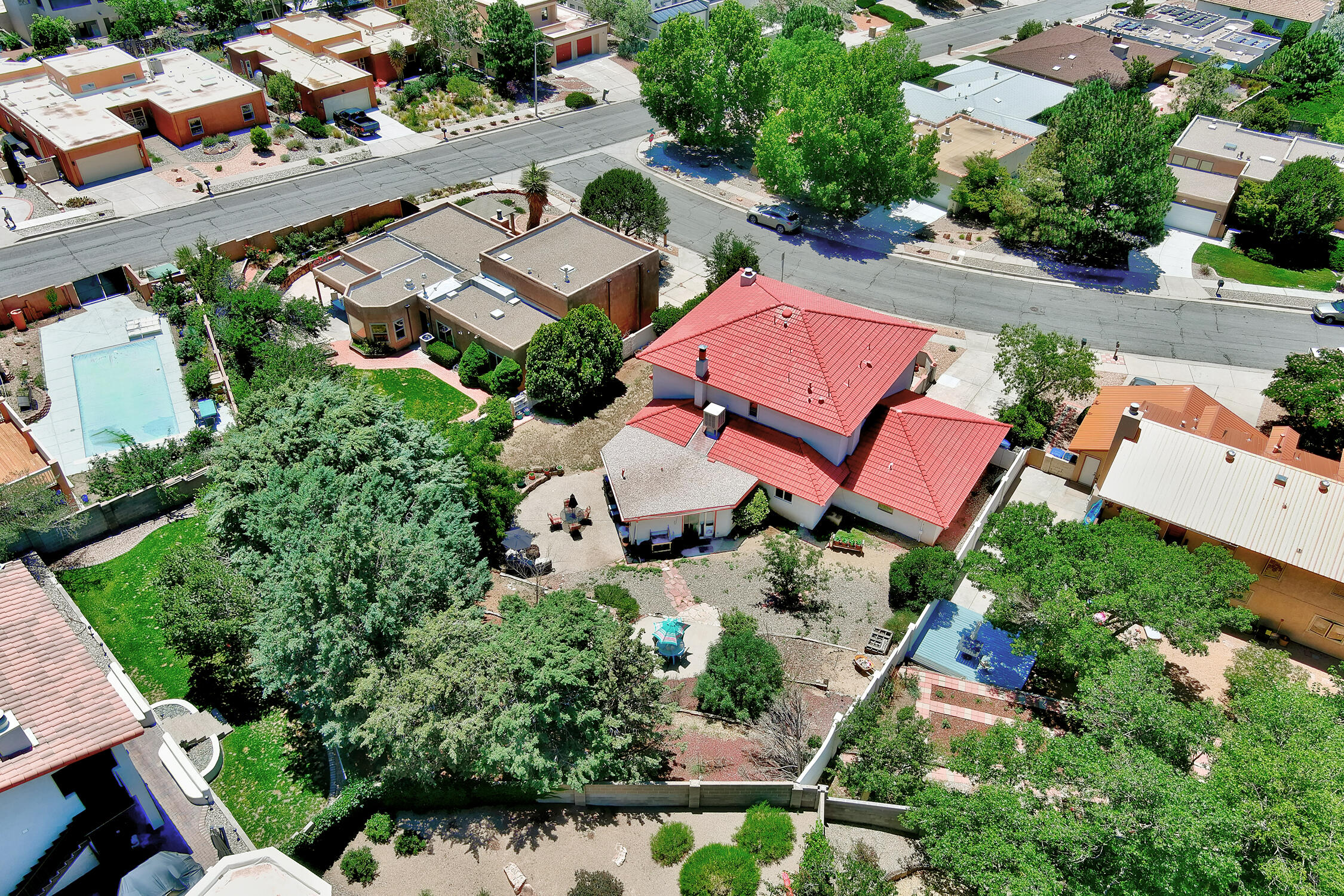 1004 DASKALOS Drive NE