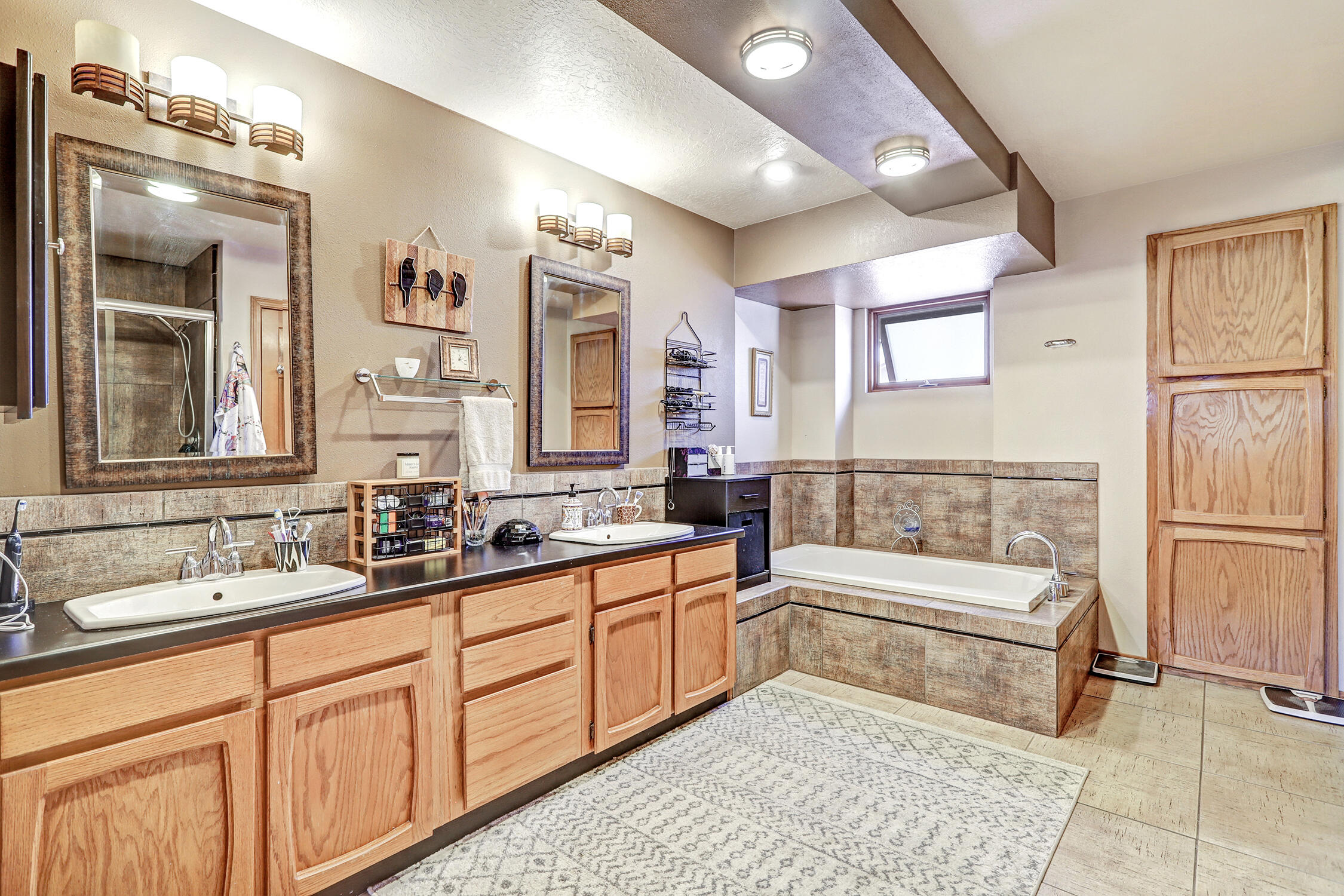 1004 DASKALOS Drive NE