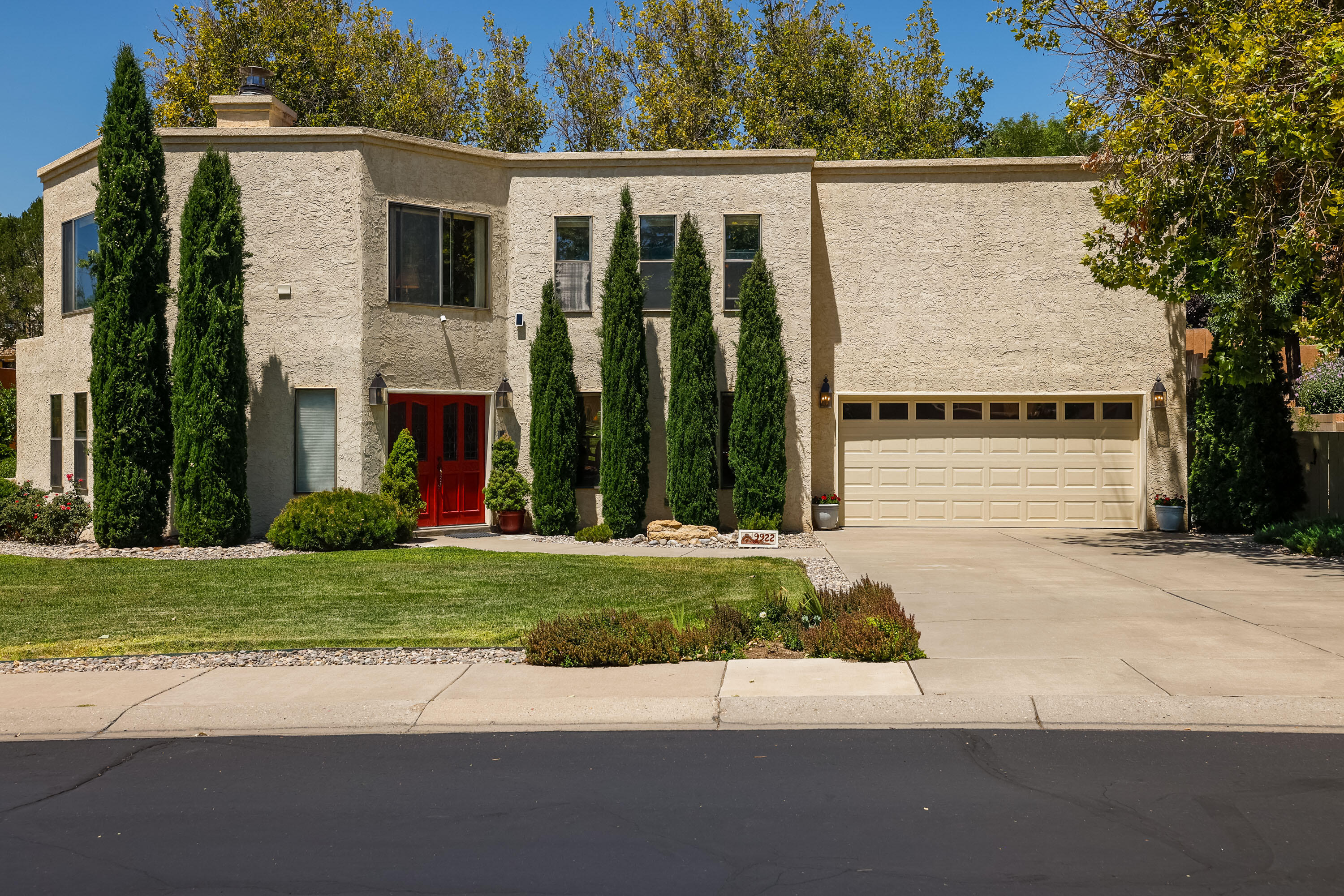 9922 Tanoan Drive NE