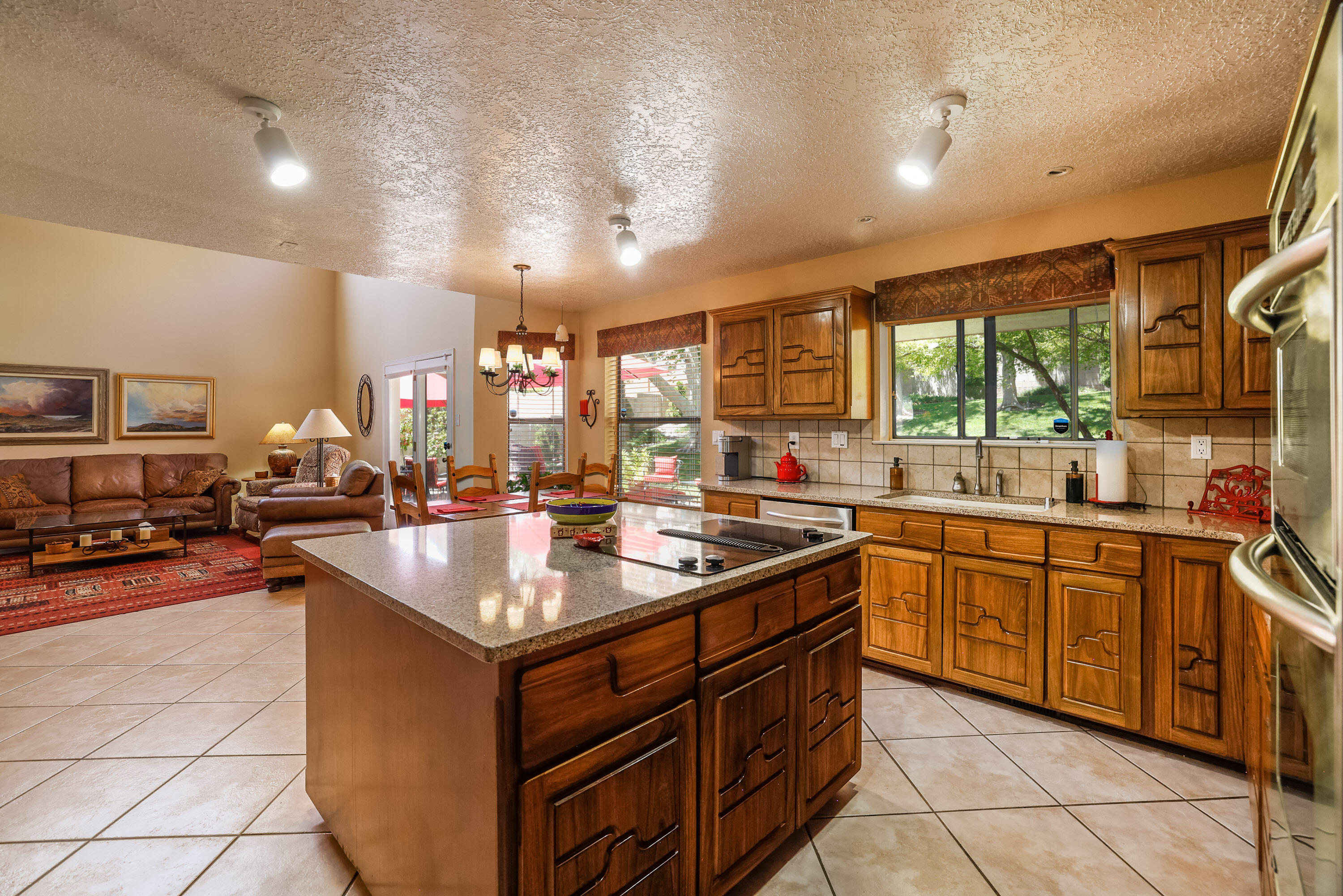 9922 Tanoan Drive NE