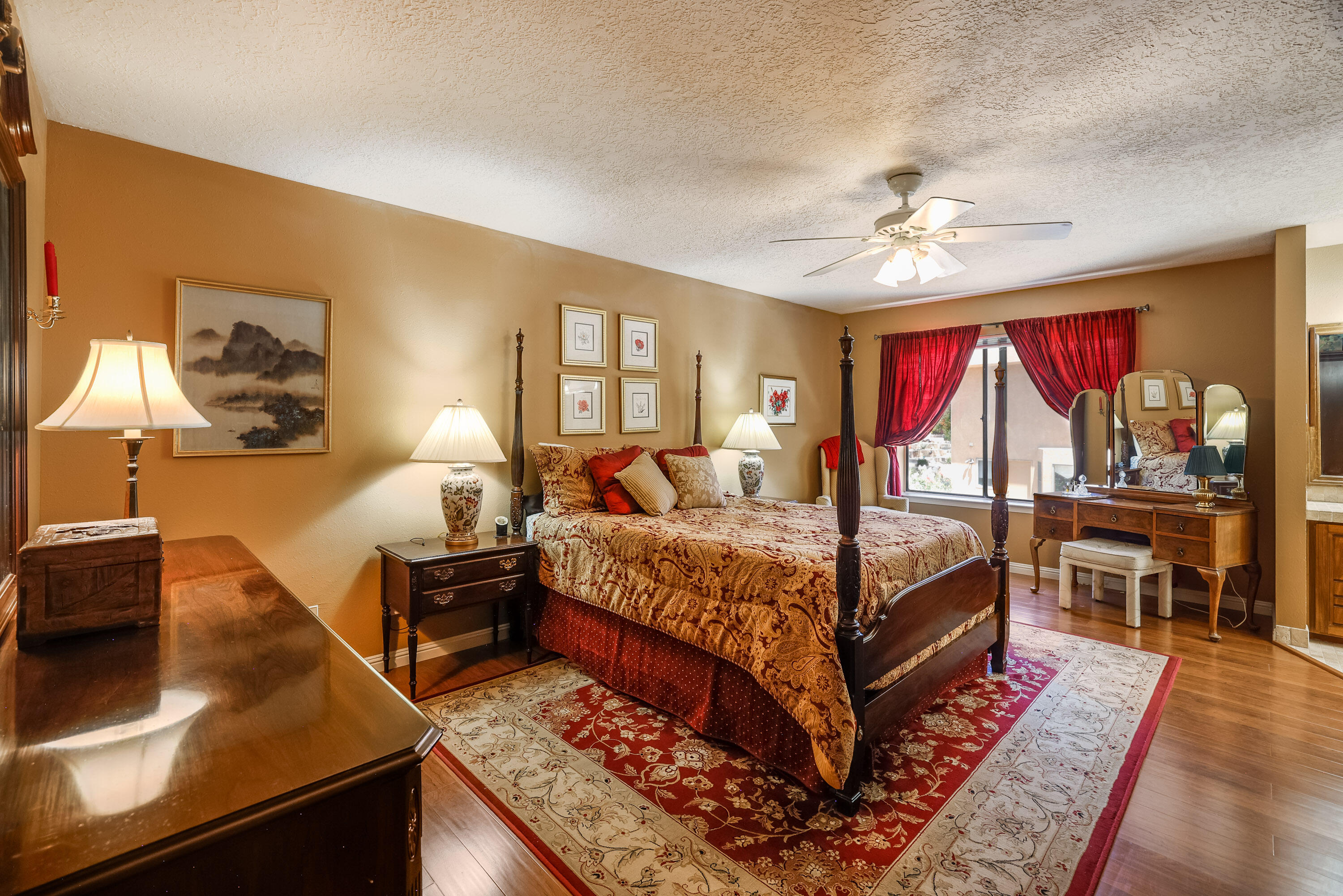 9922 Tanoan Drive NE