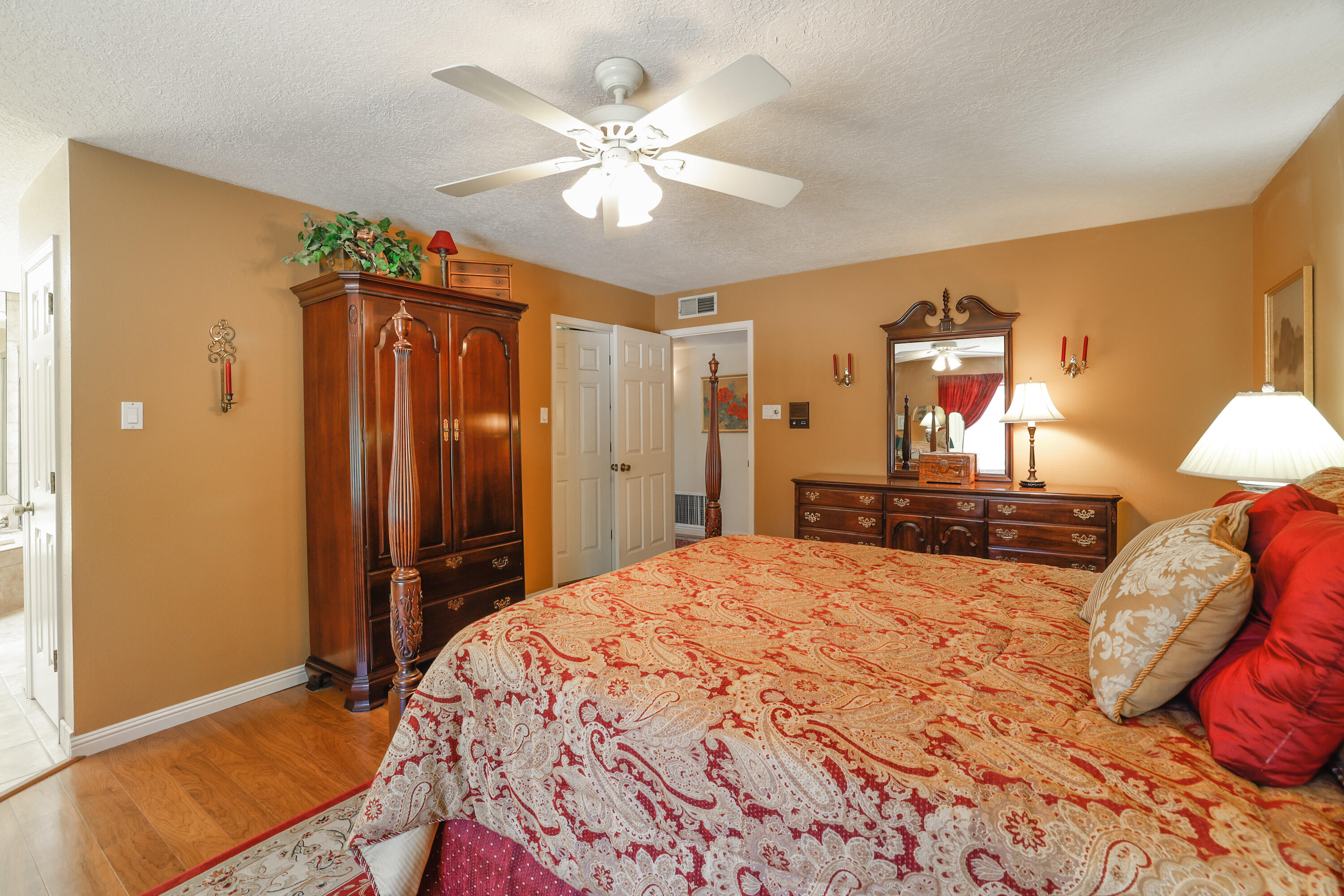 9922 Tanoan Drive NE