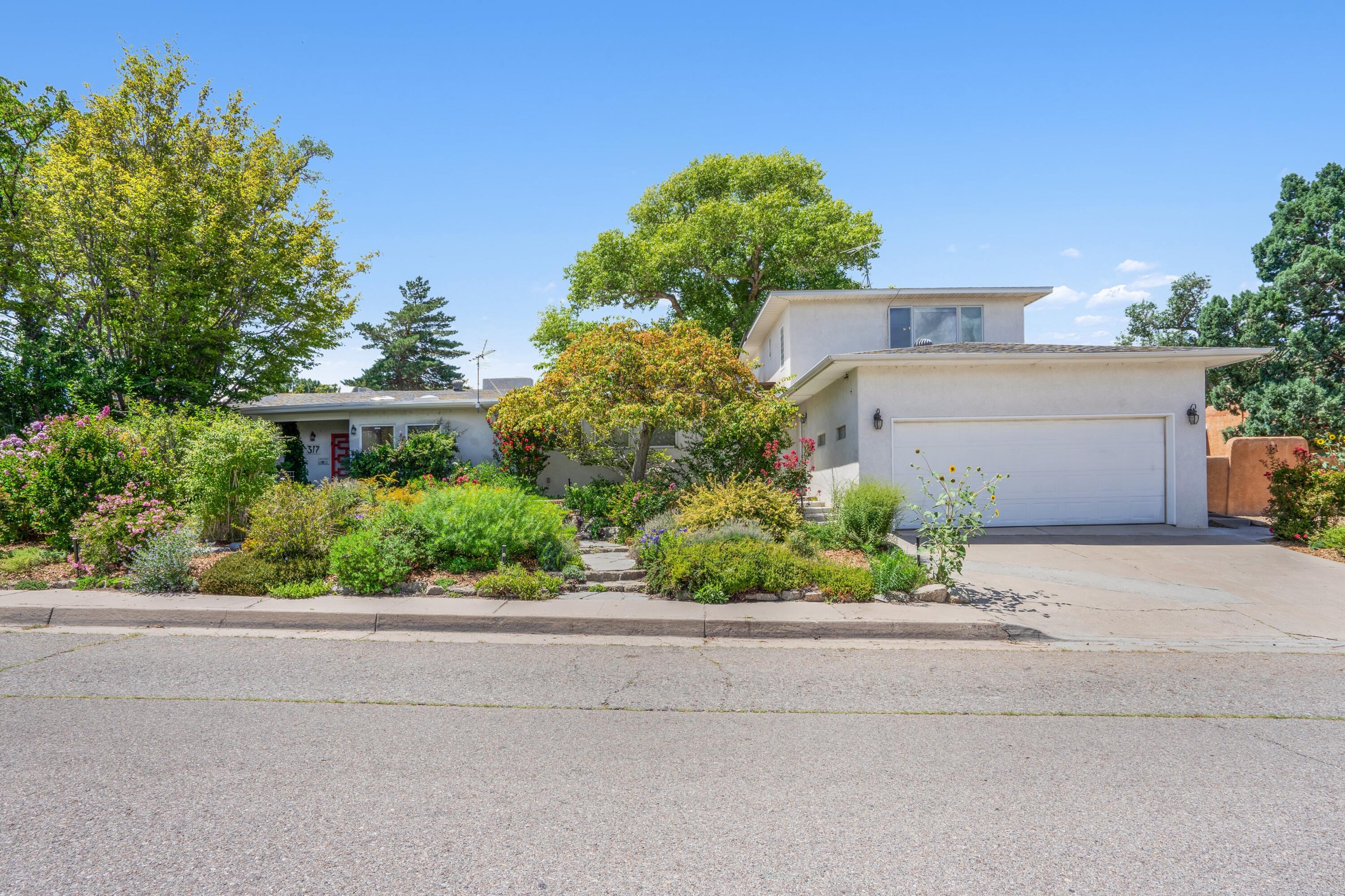 317 Hermosa Drive SE