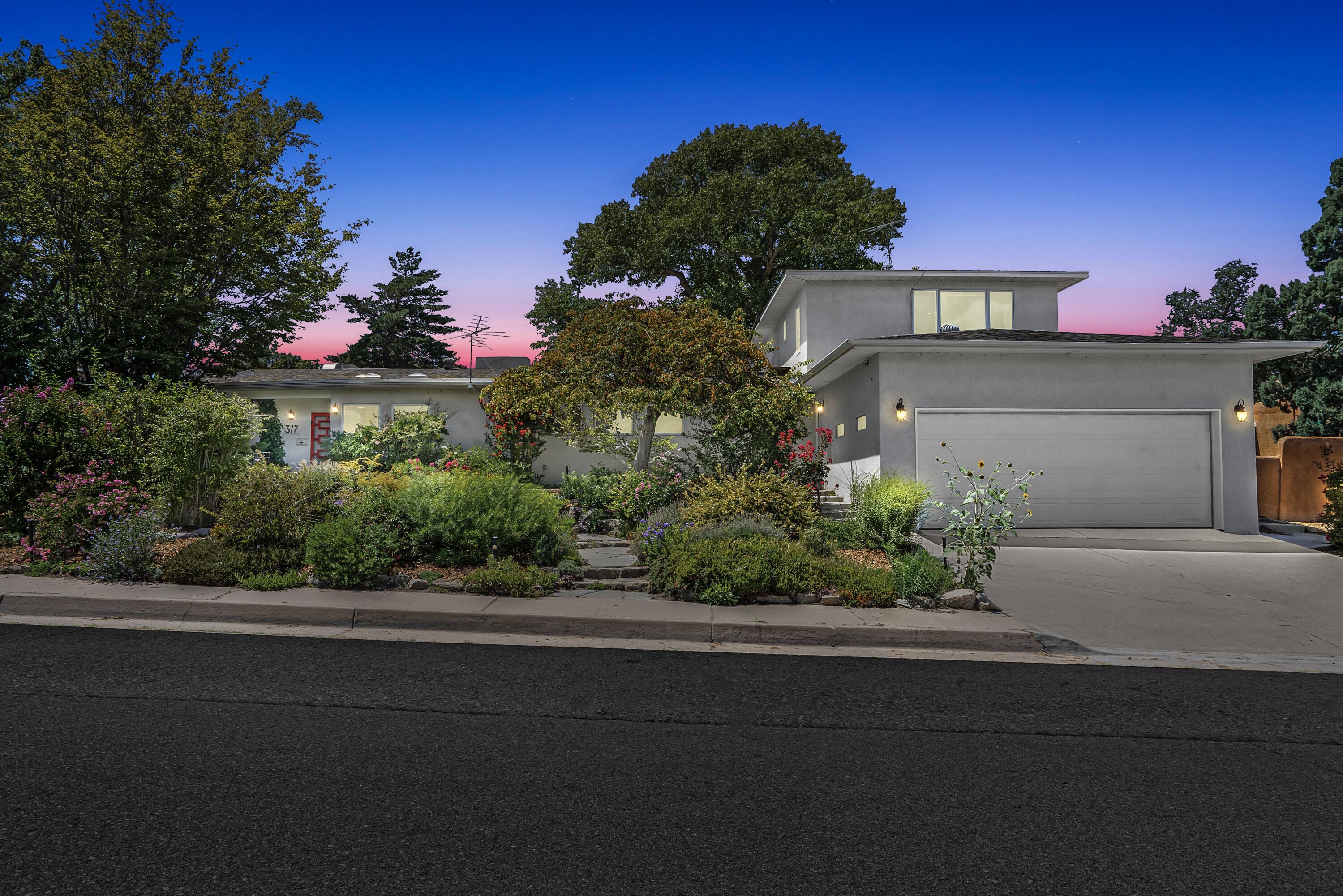 317 Hermosa Drive SE