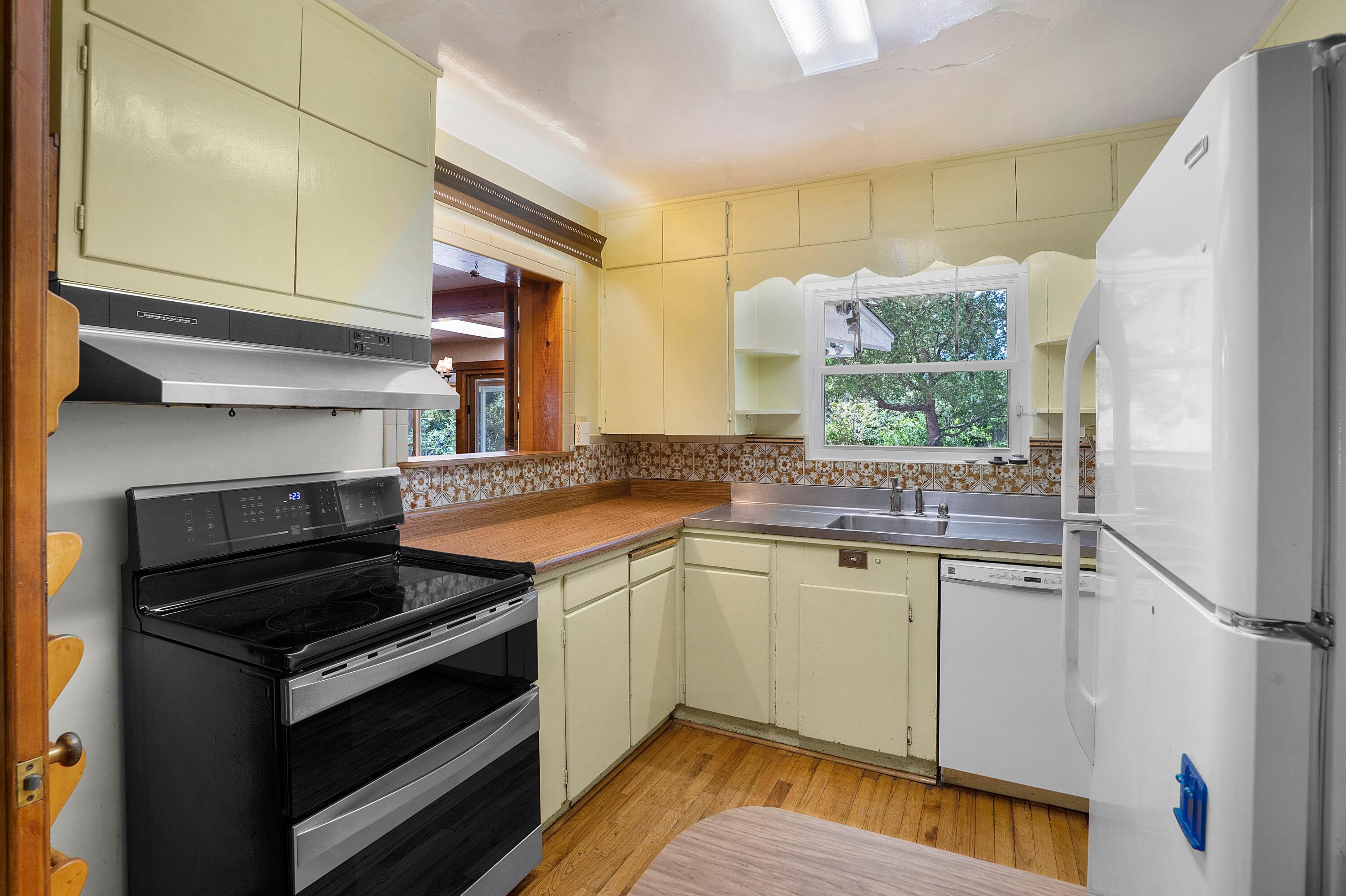 317 Hermosa Drive SE