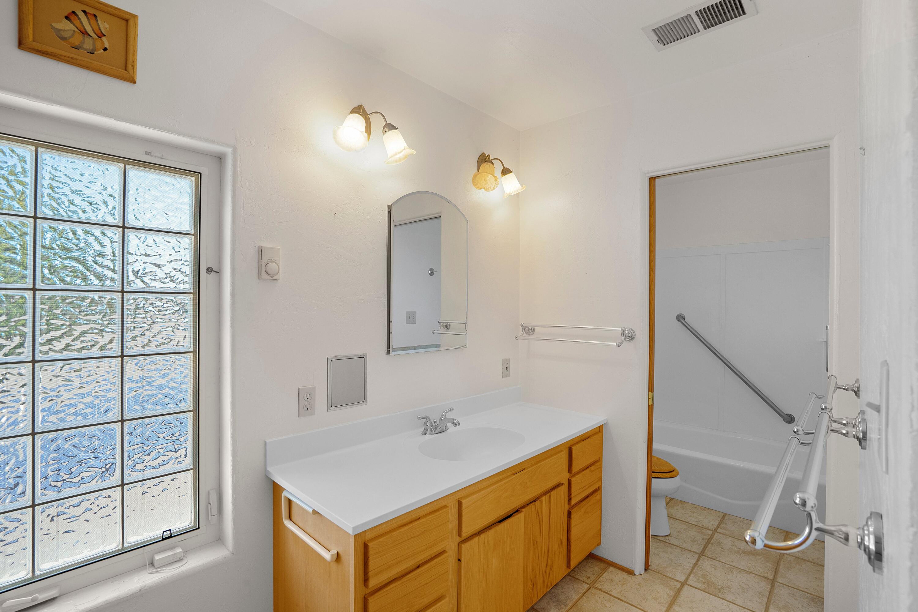 317 Hermosa Drive SE