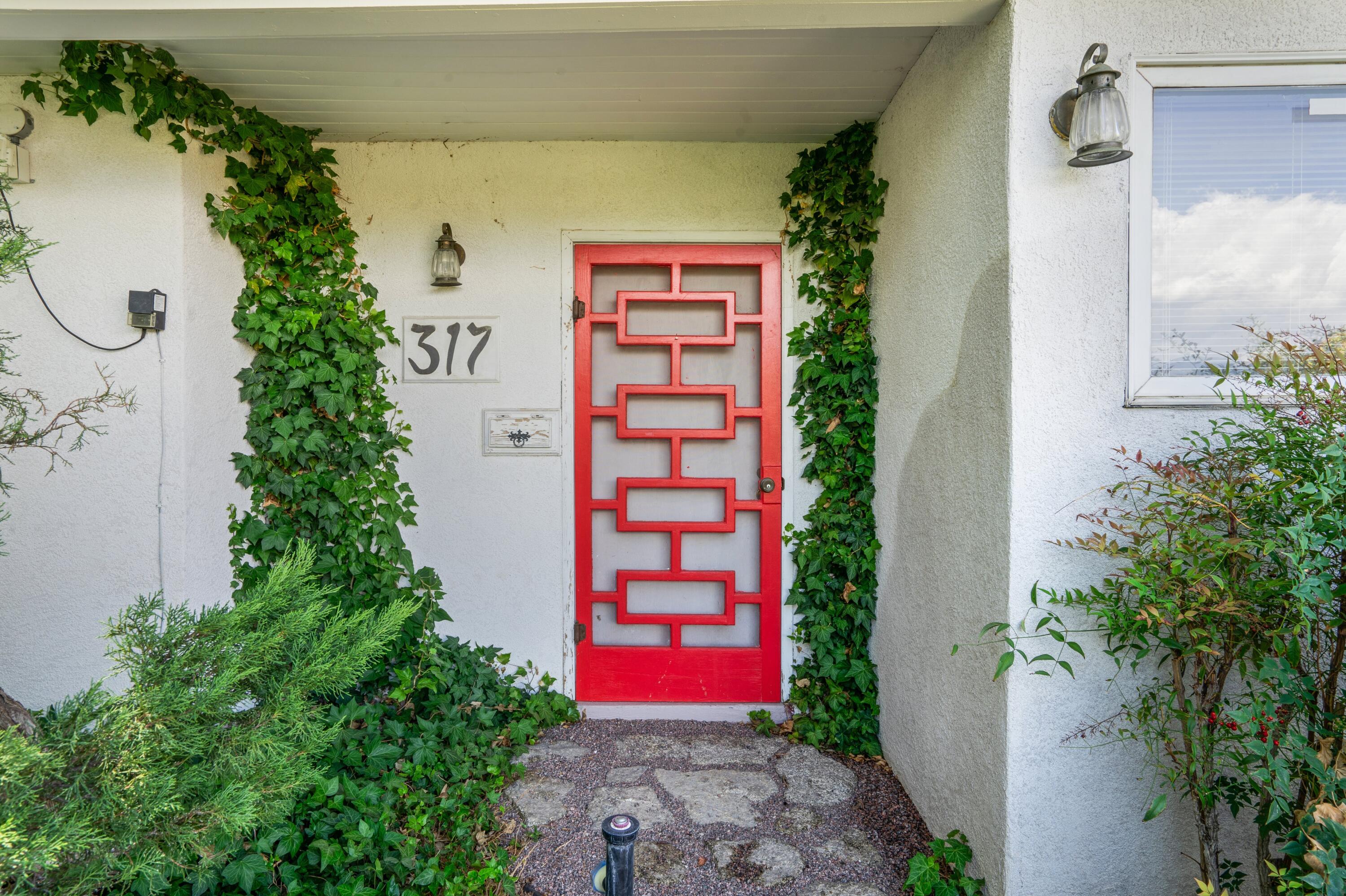 317 Hermosa Drive SE