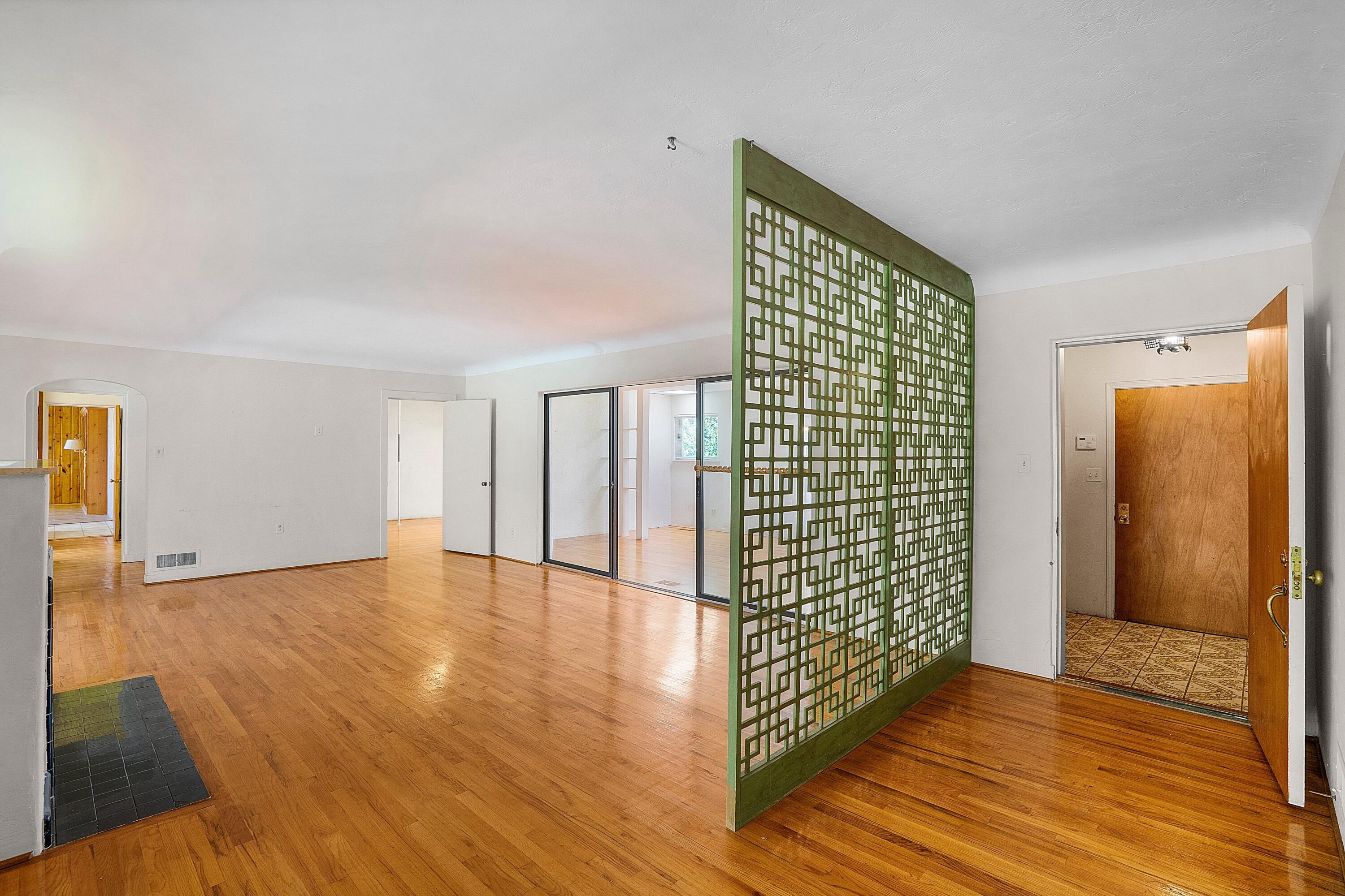 317 Hermosa Drive SE