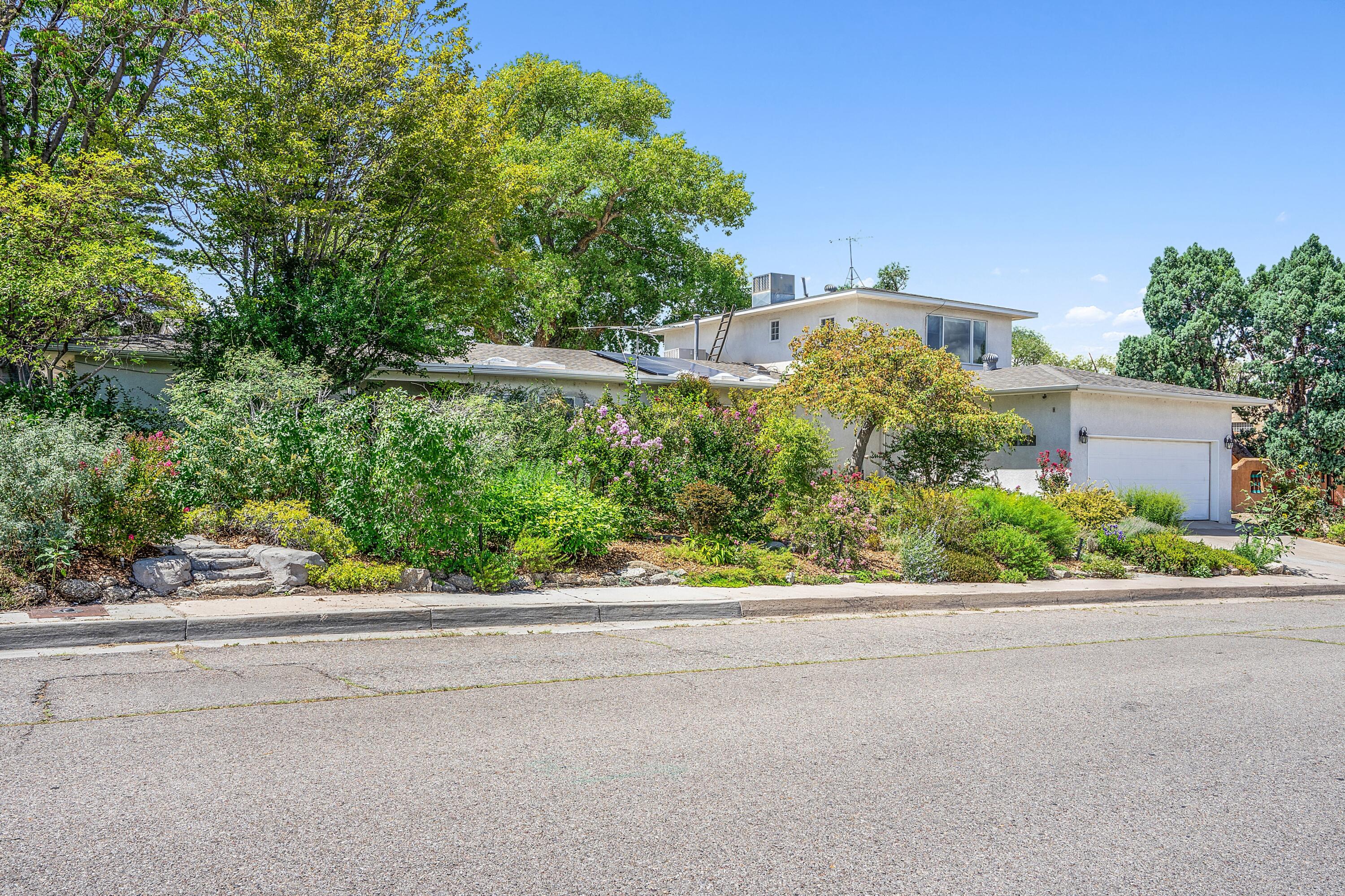 317 Hermosa Drive SE