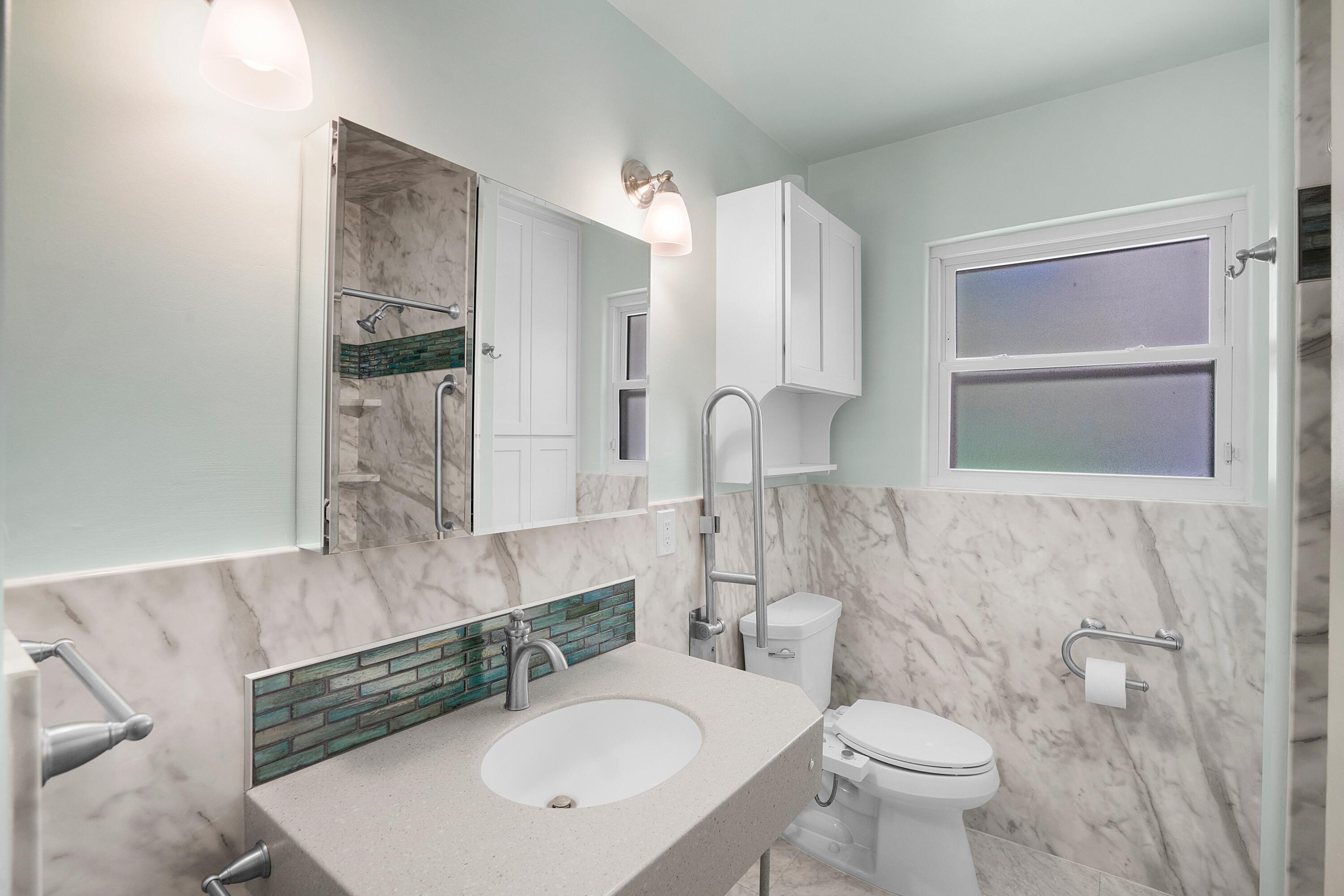 317 Hermosa Drive SE