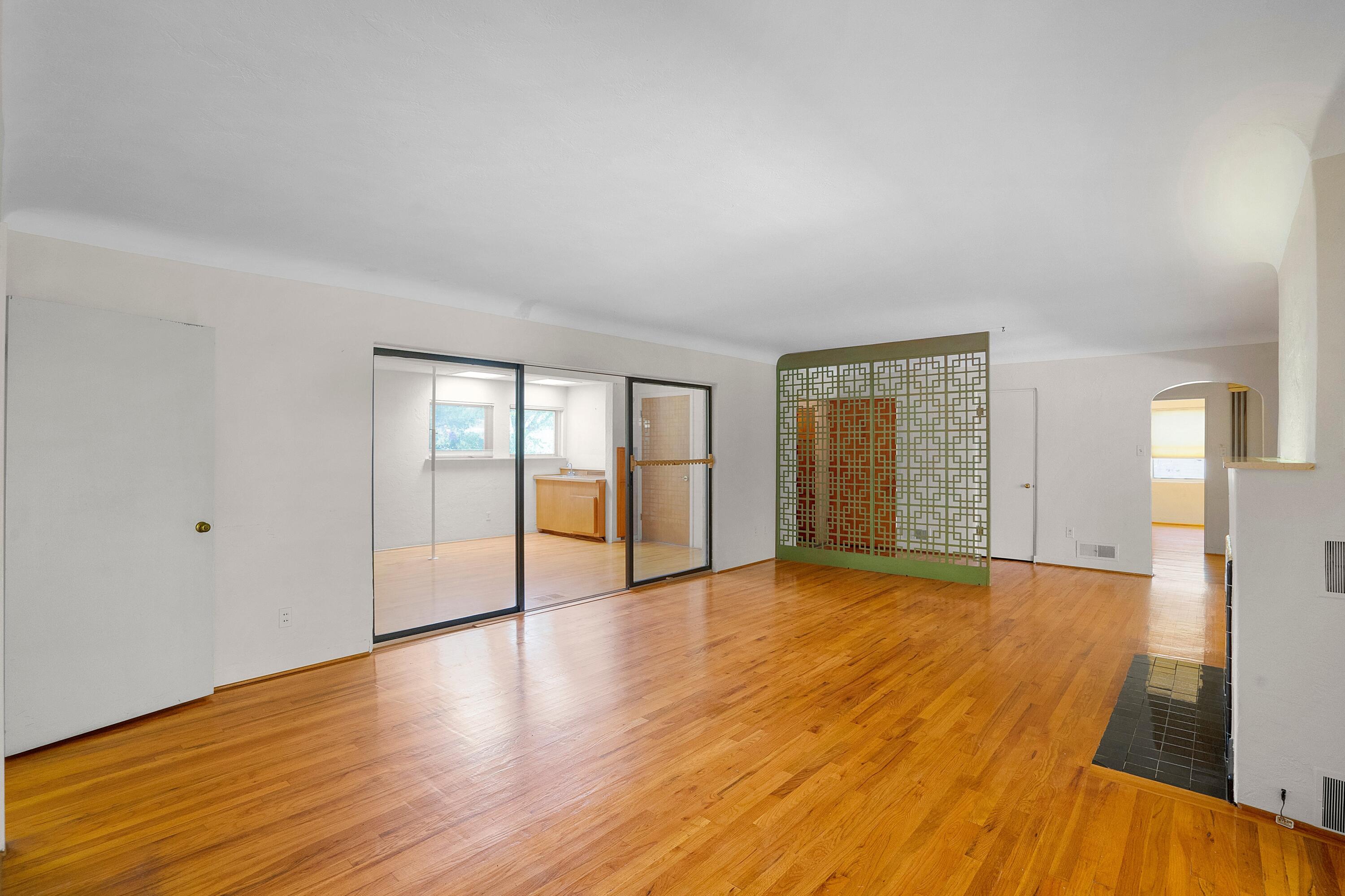 317 Hermosa Drive SE