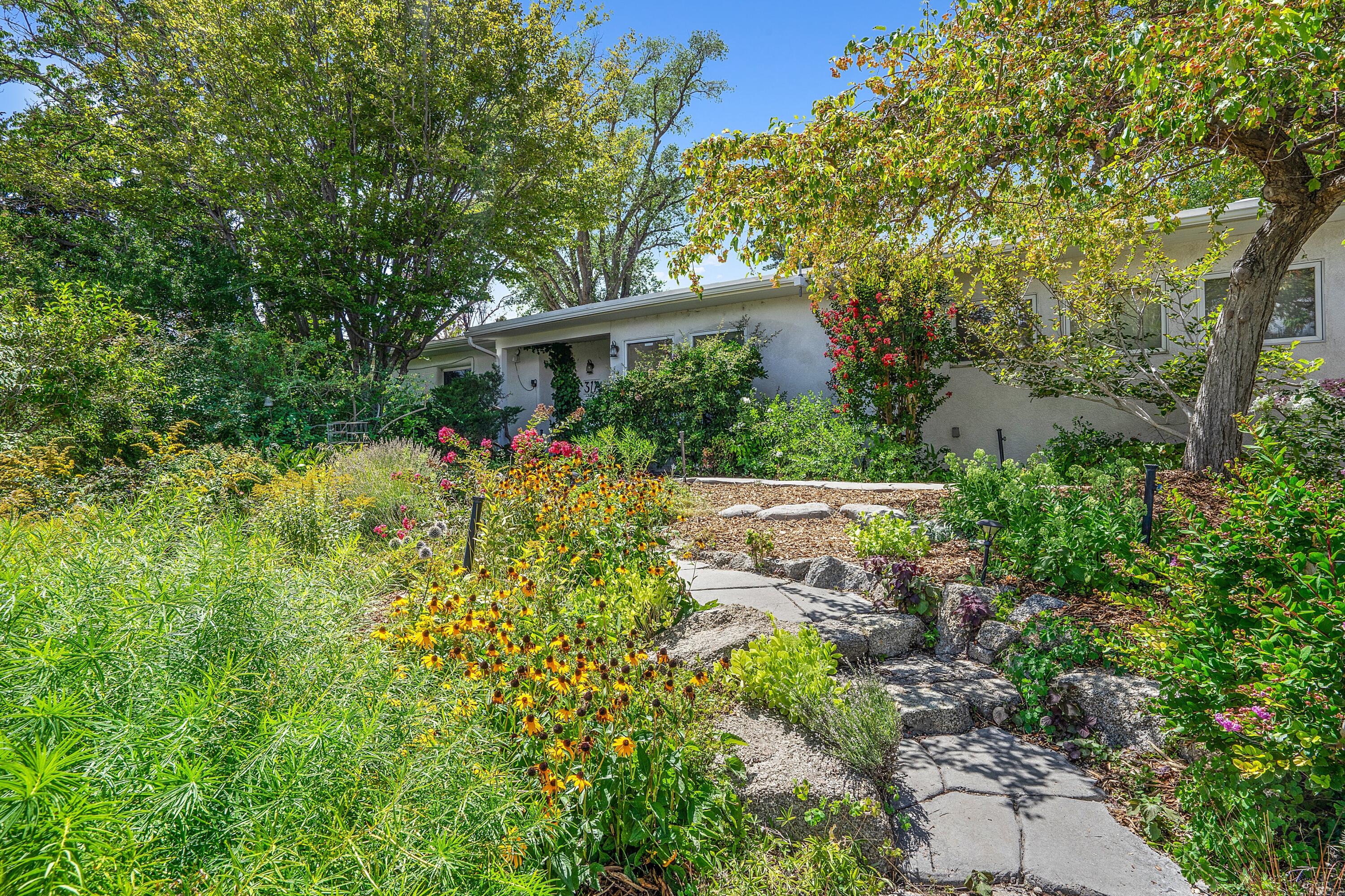 317 Hermosa Drive SE