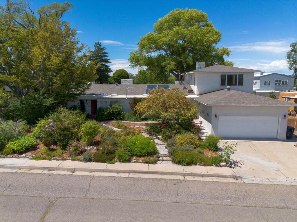 317 Hermosa Drive SE