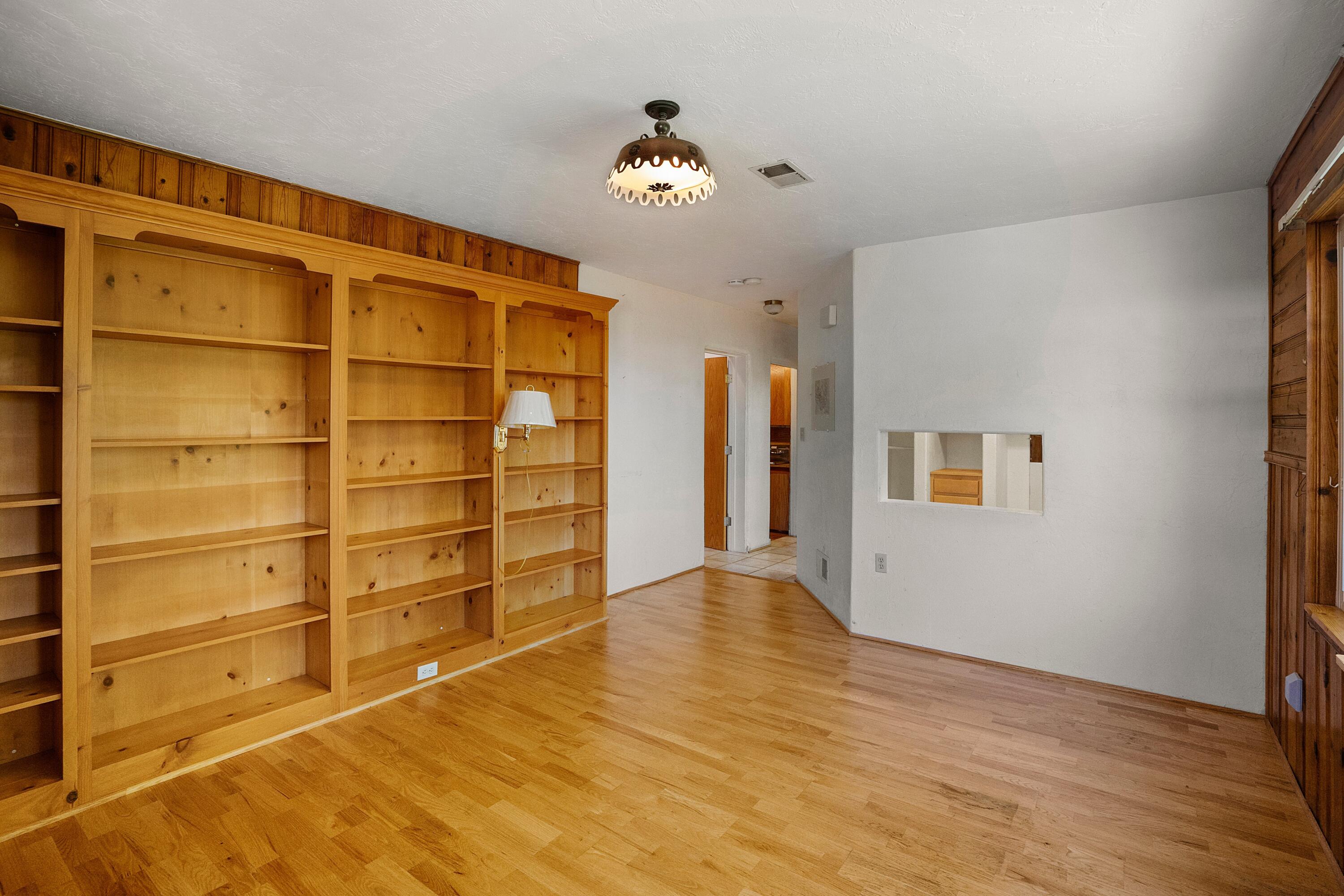 317 Hermosa Drive SE