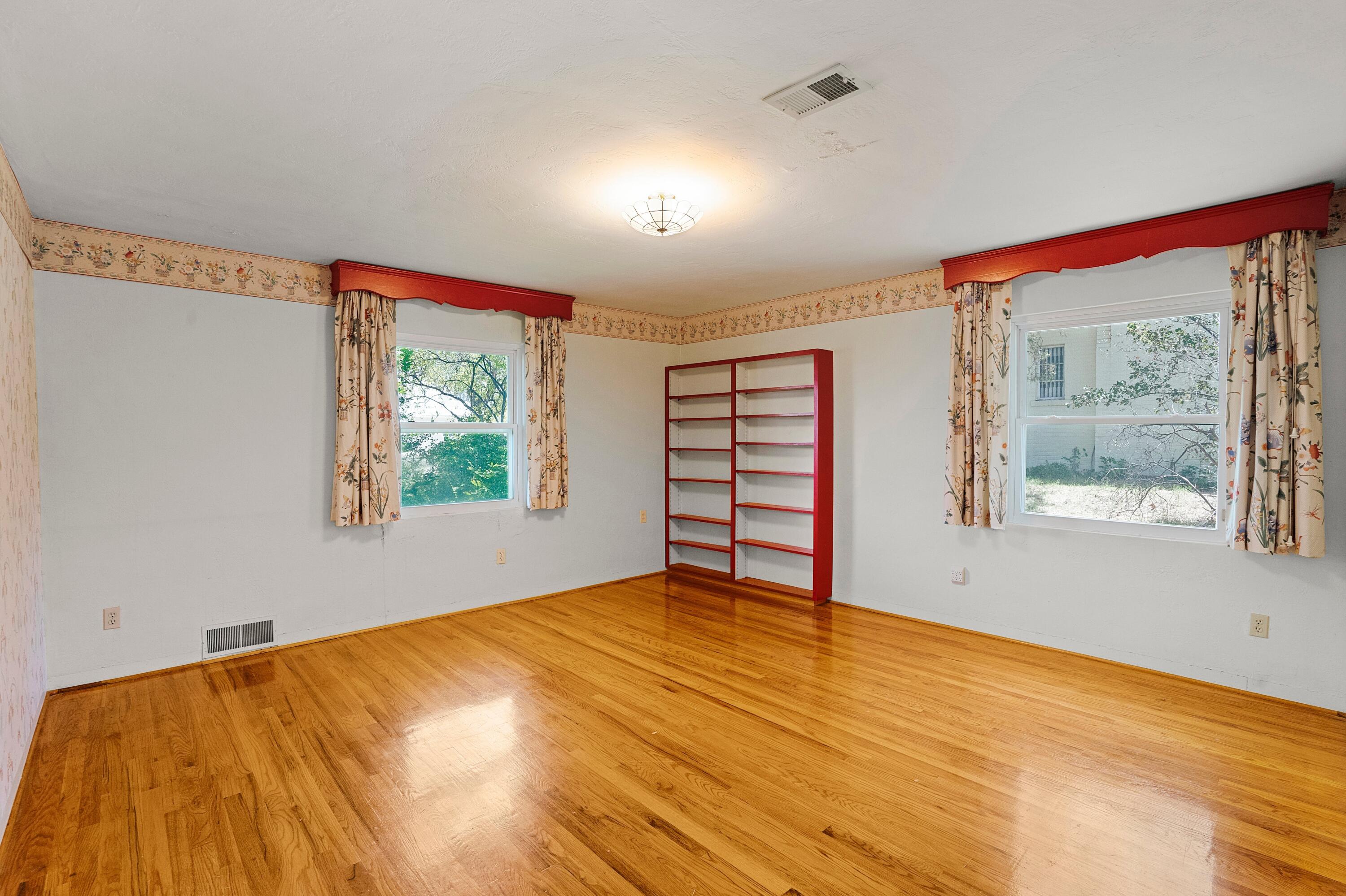 317 Hermosa Drive SE