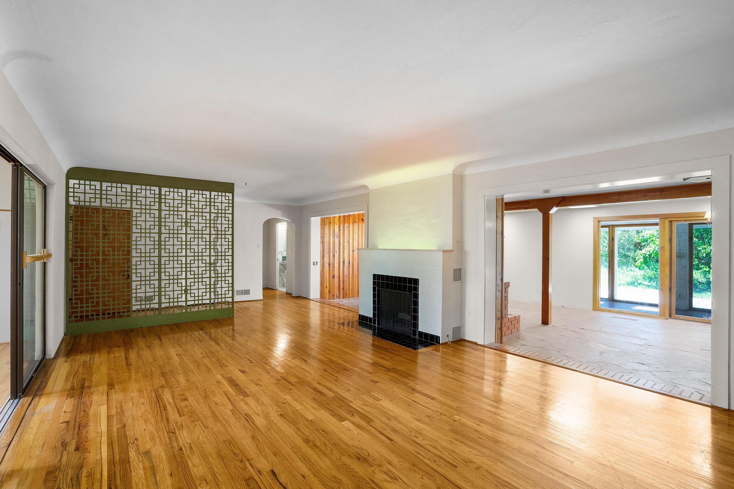 317 Hermosa Drive SE