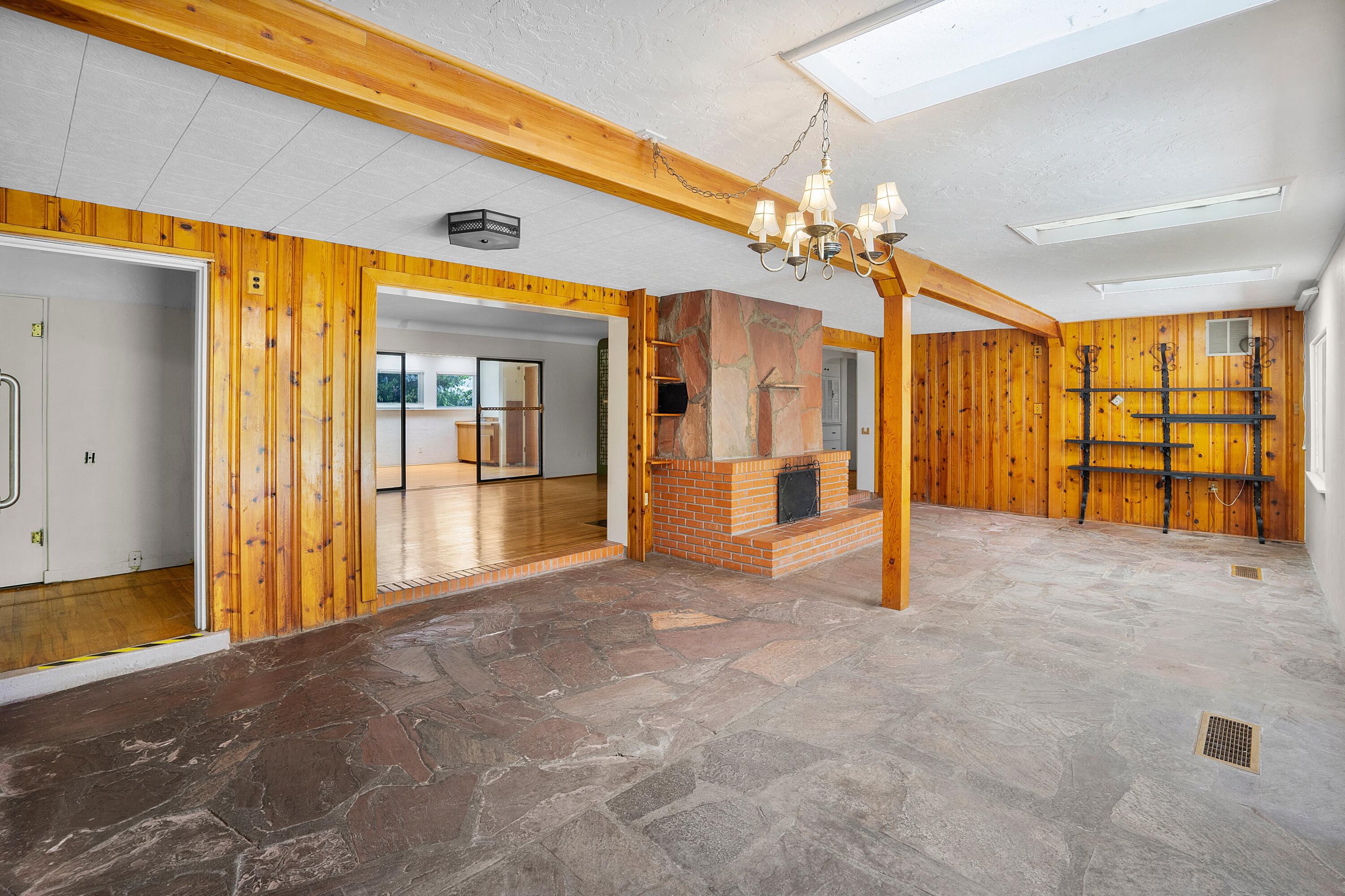 317 Hermosa Drive SE