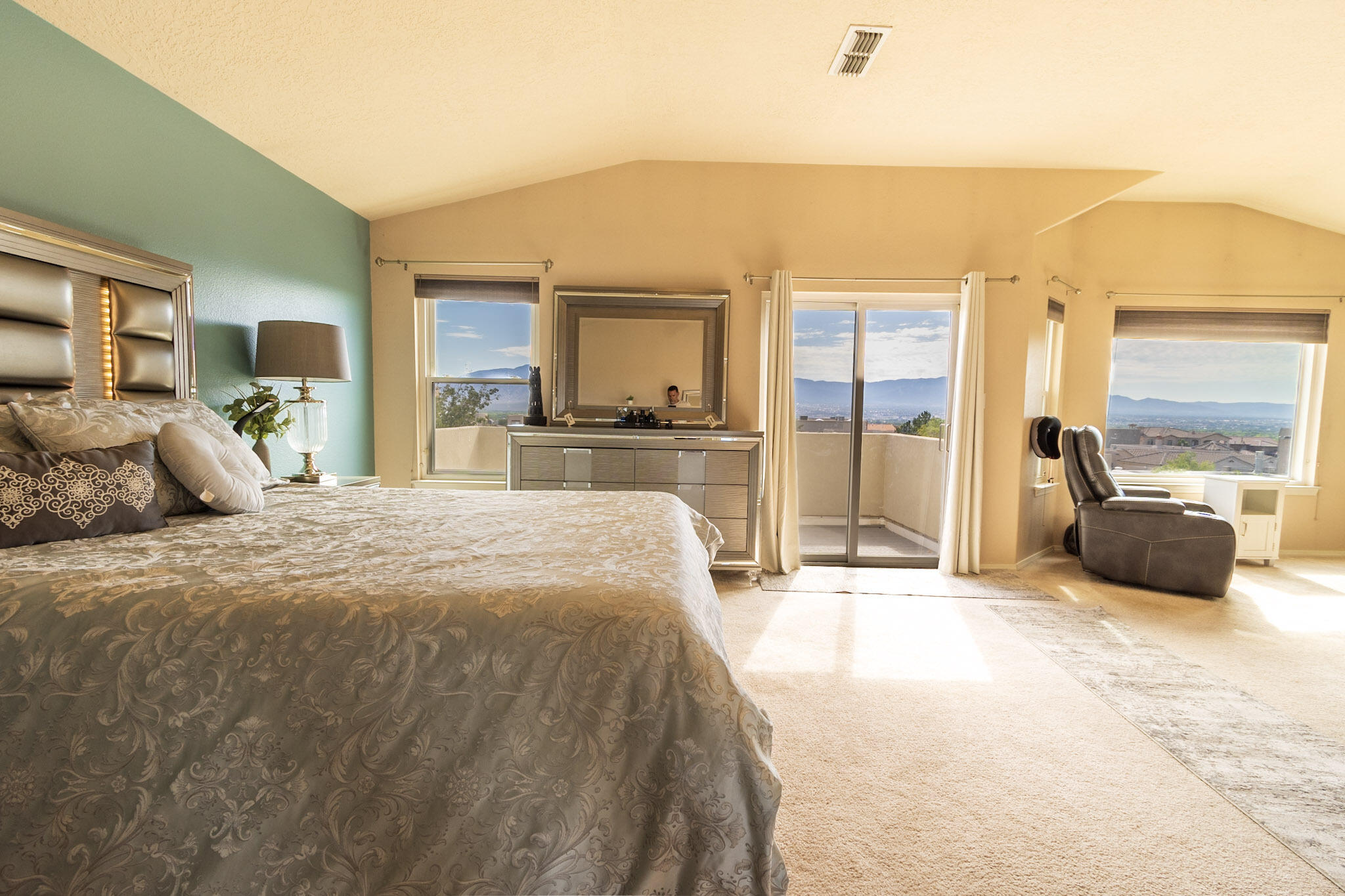 9912 BENTON Street NW