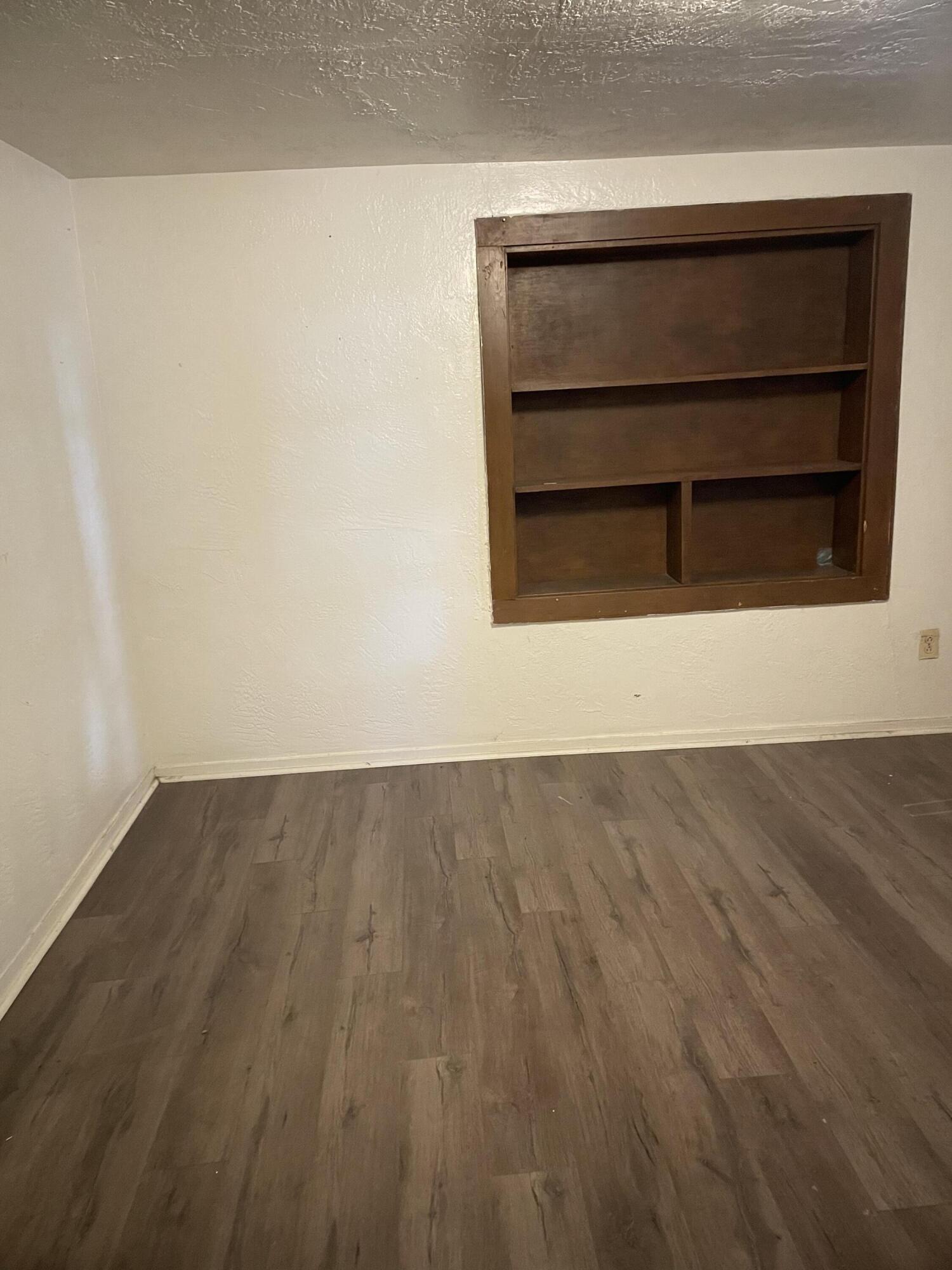 2541 LA VEGA Drive SW