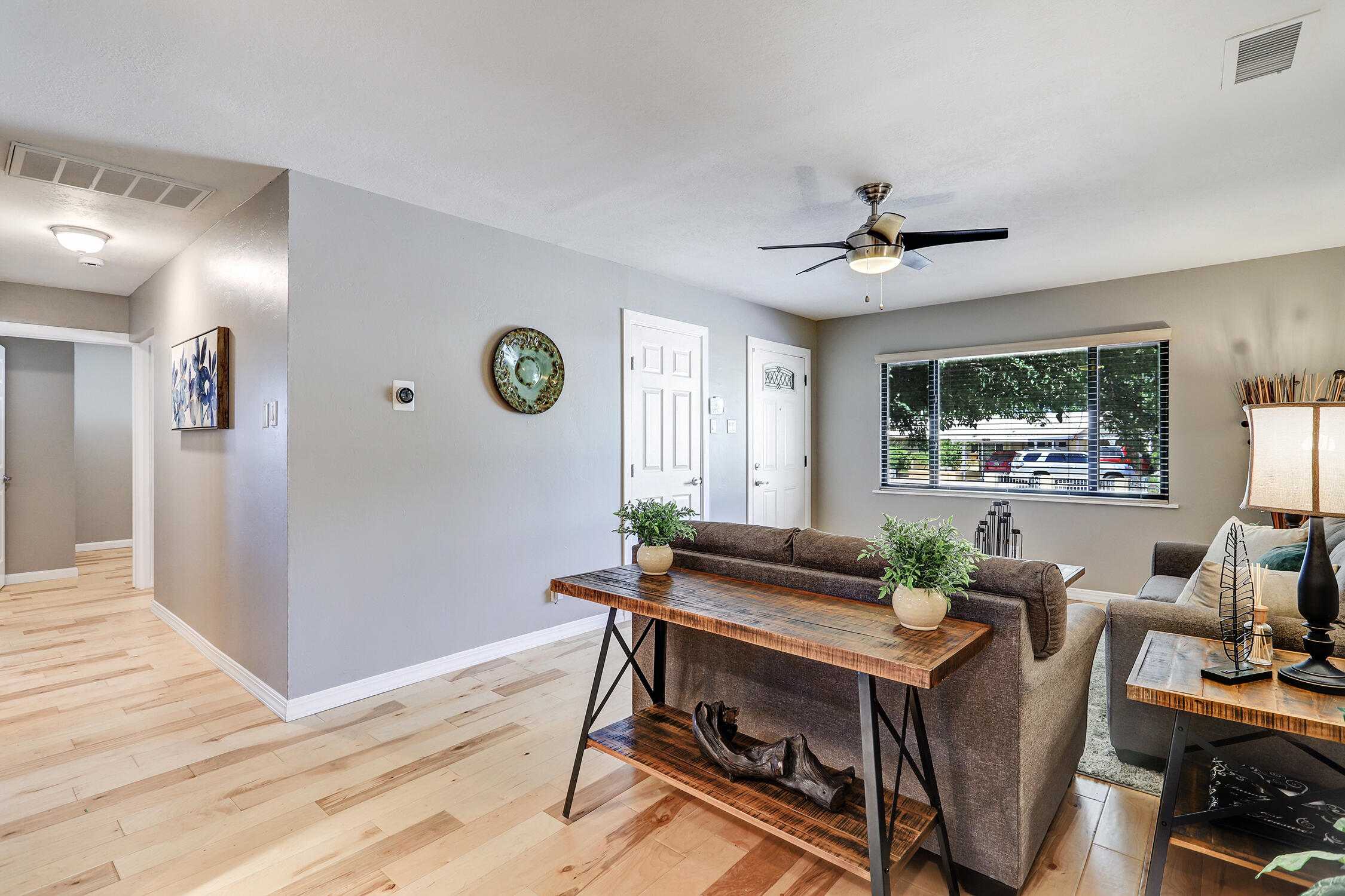 1424 Glorieta Street NE