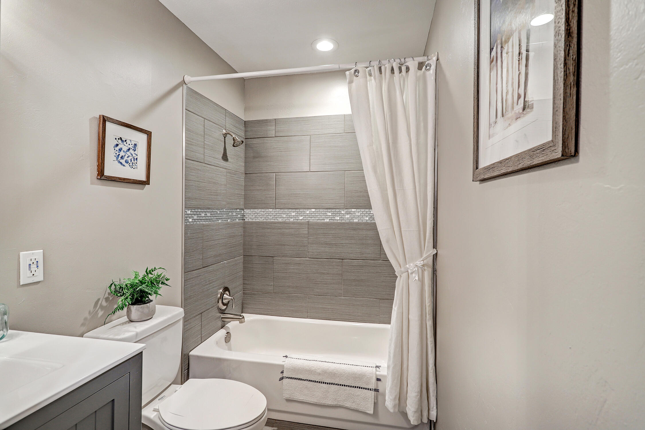 1424 Glorieta Street NE