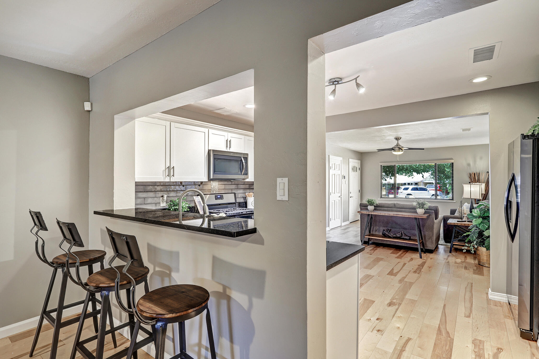 1424 Glorieta Street NE