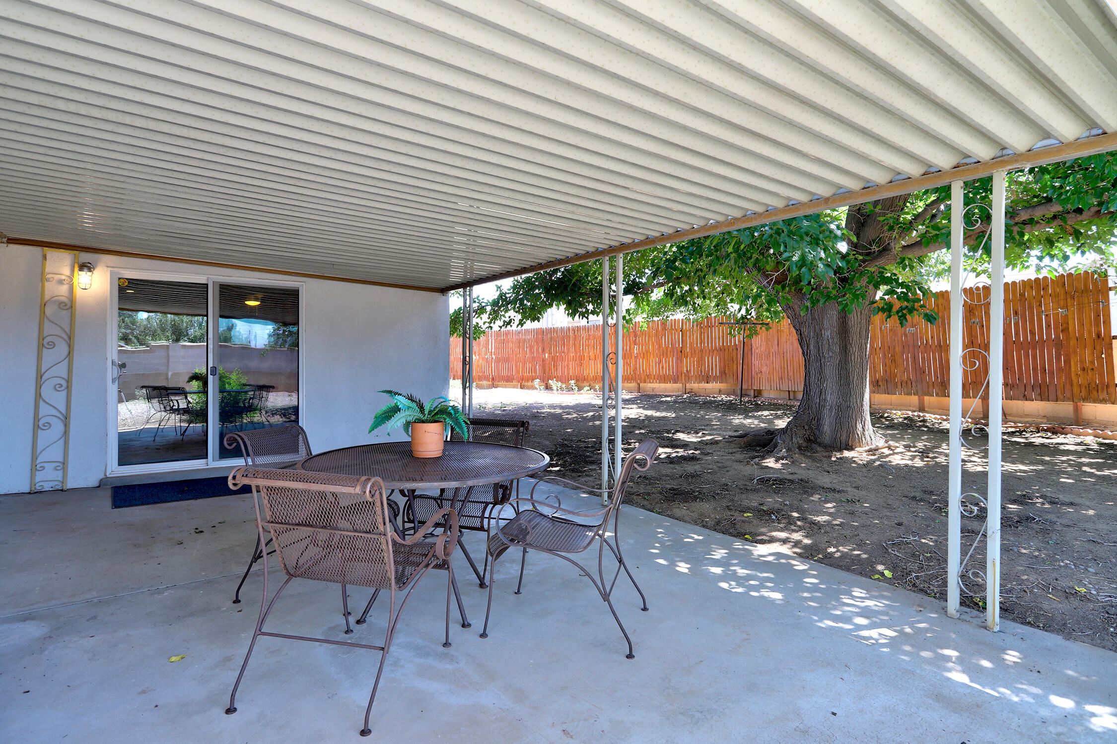 1424 Glorieta Street NE