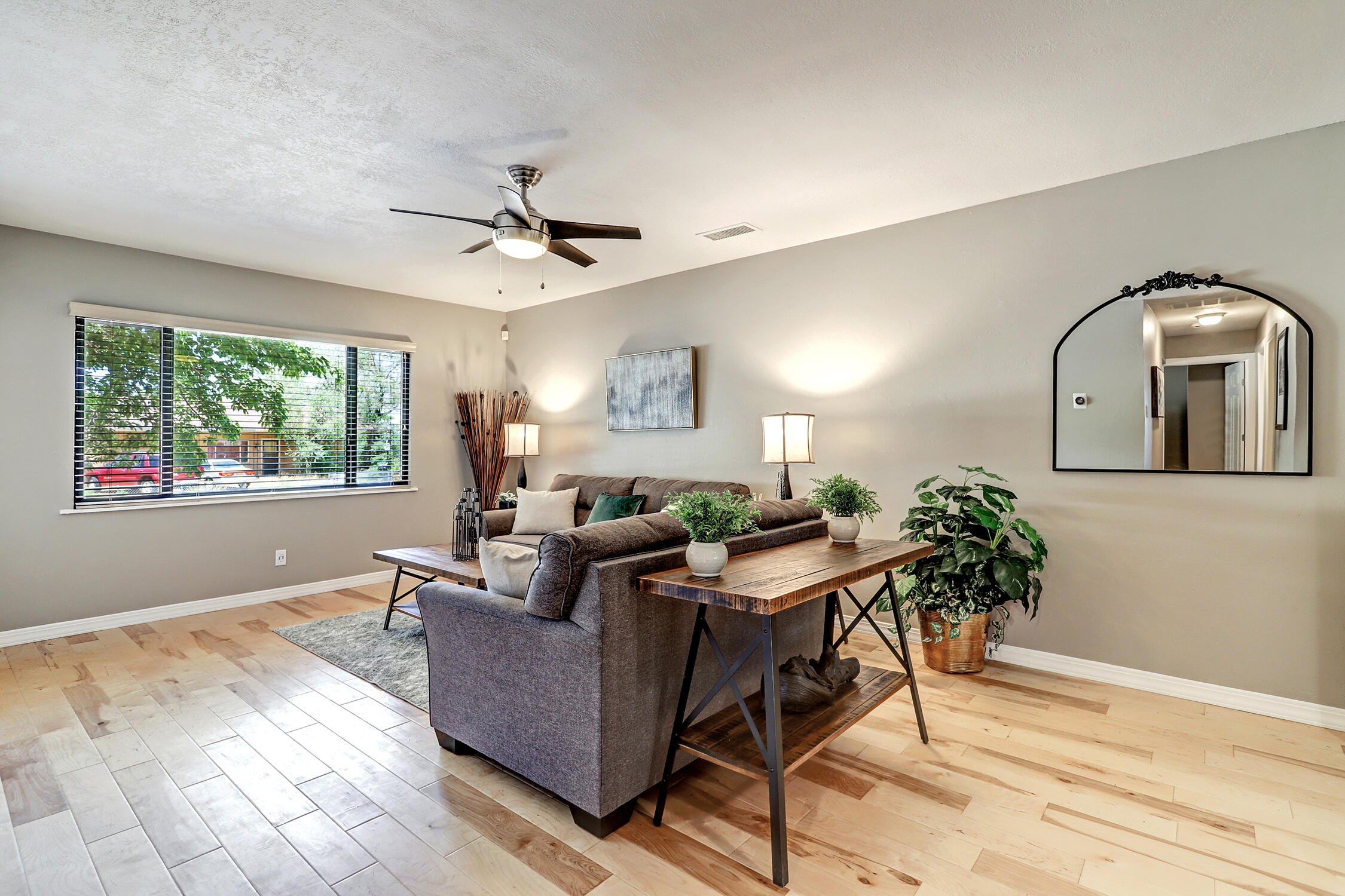 1424 Glorieta Street NE