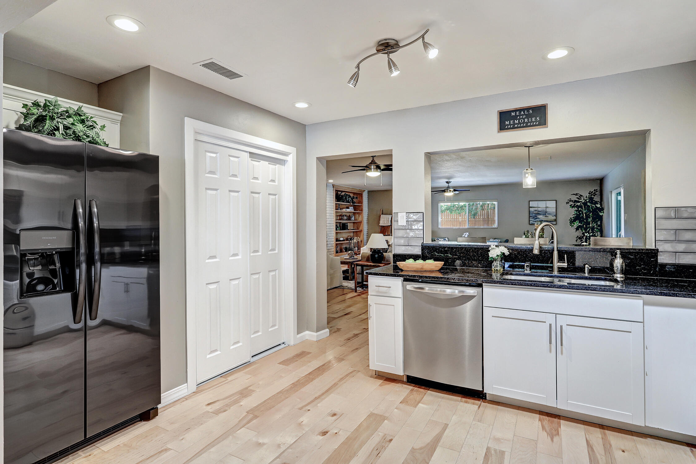 1424 Glorieta Street NE