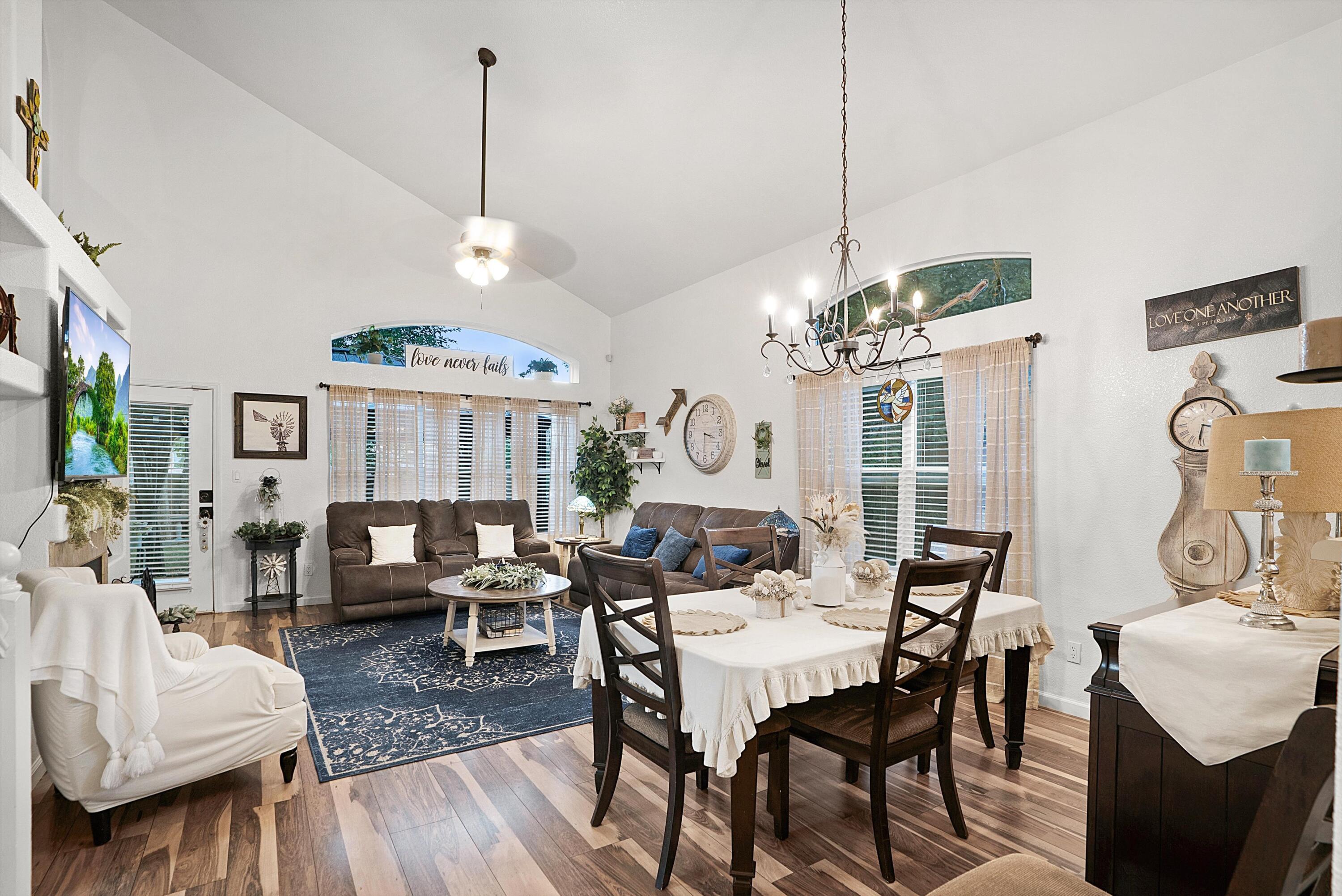 10415 Calle Hermosa Court NW