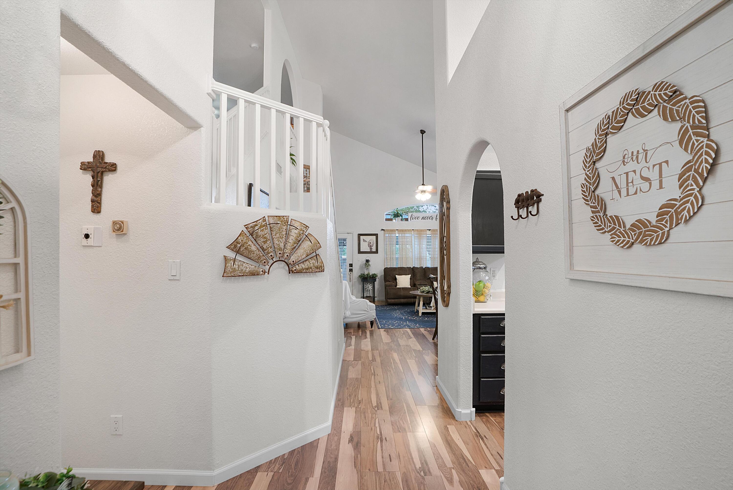 10415 Calle Hermosa Court NW