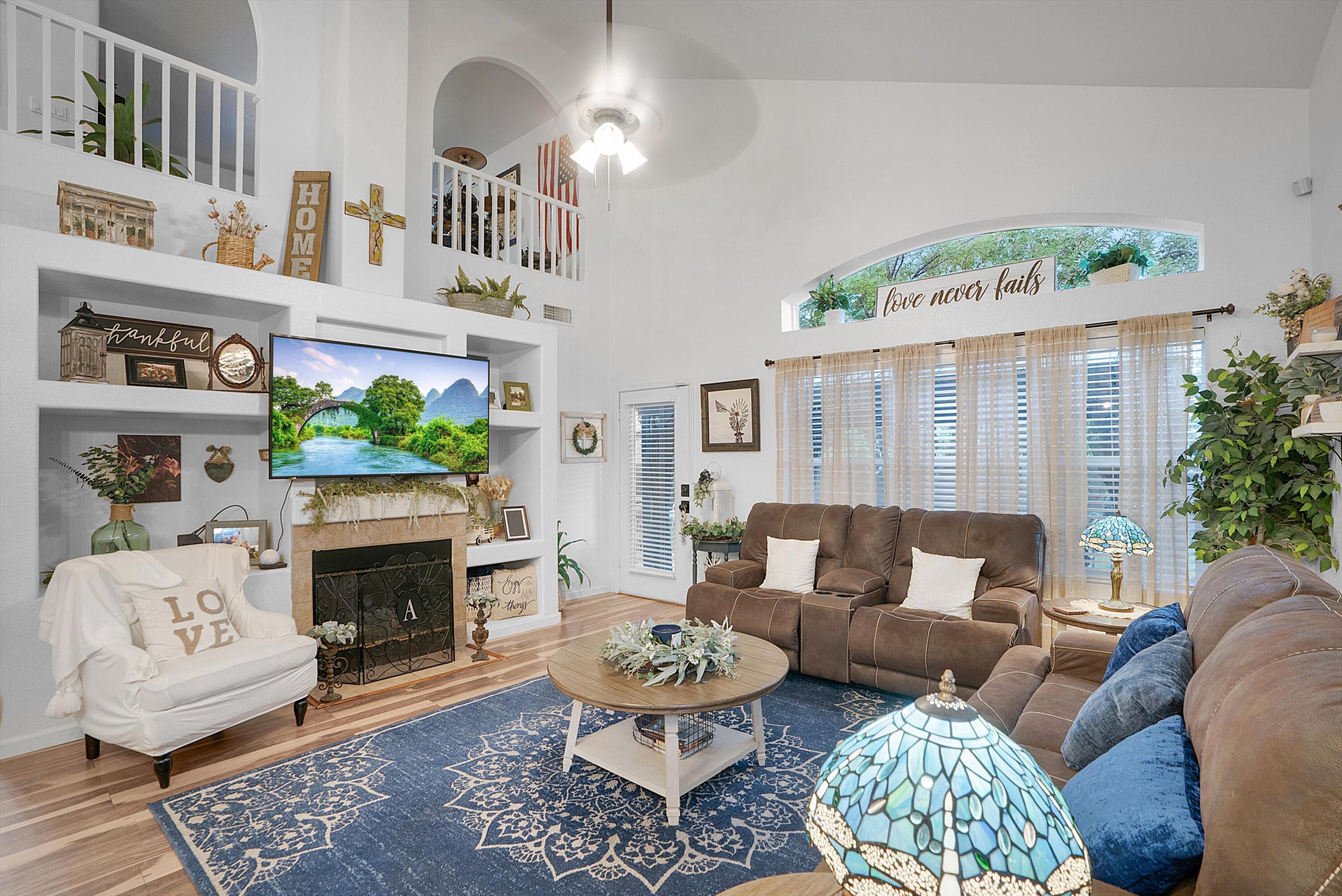 10415 Calle Hermosa Court NW