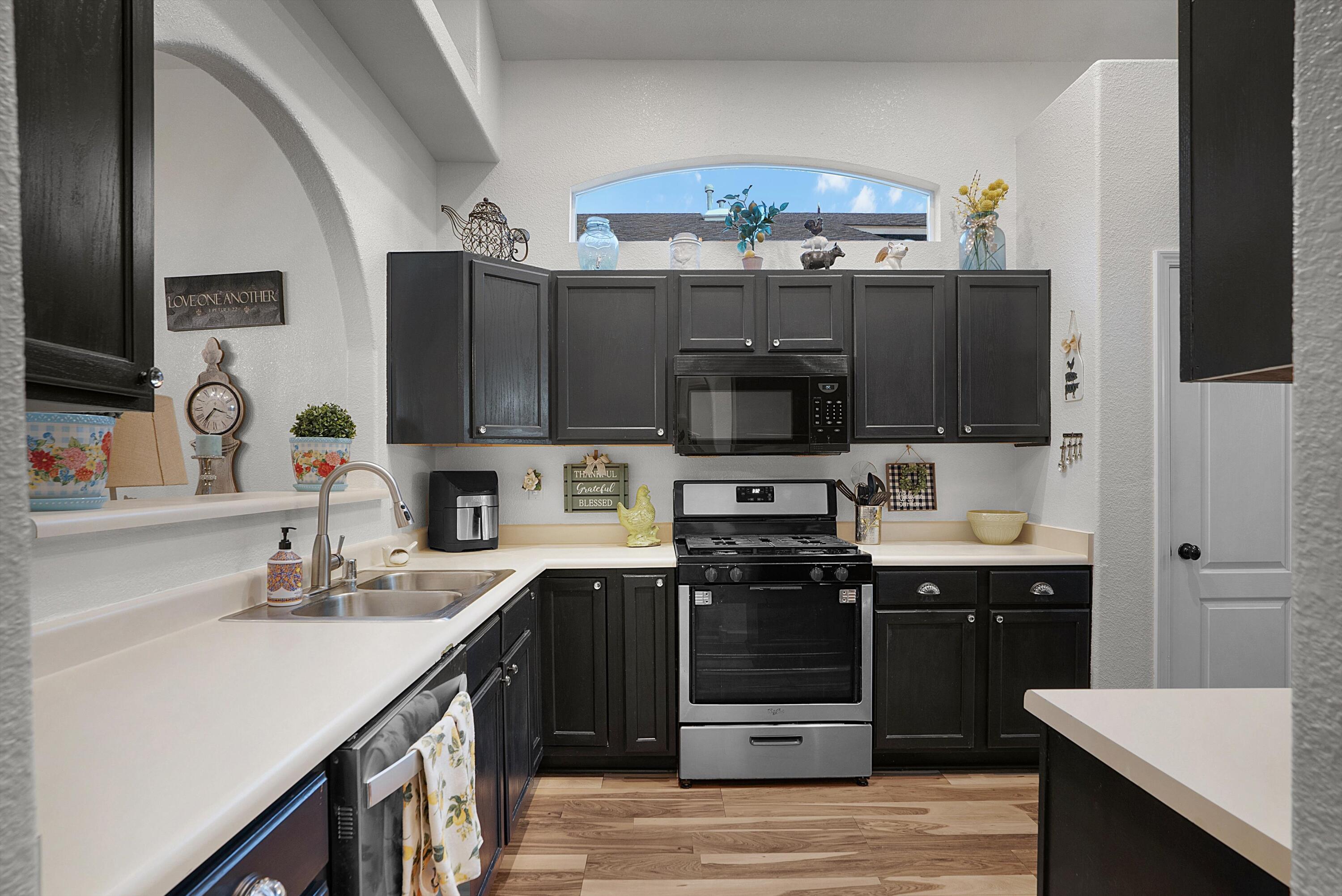 10415 Calle Hermosa Court NW