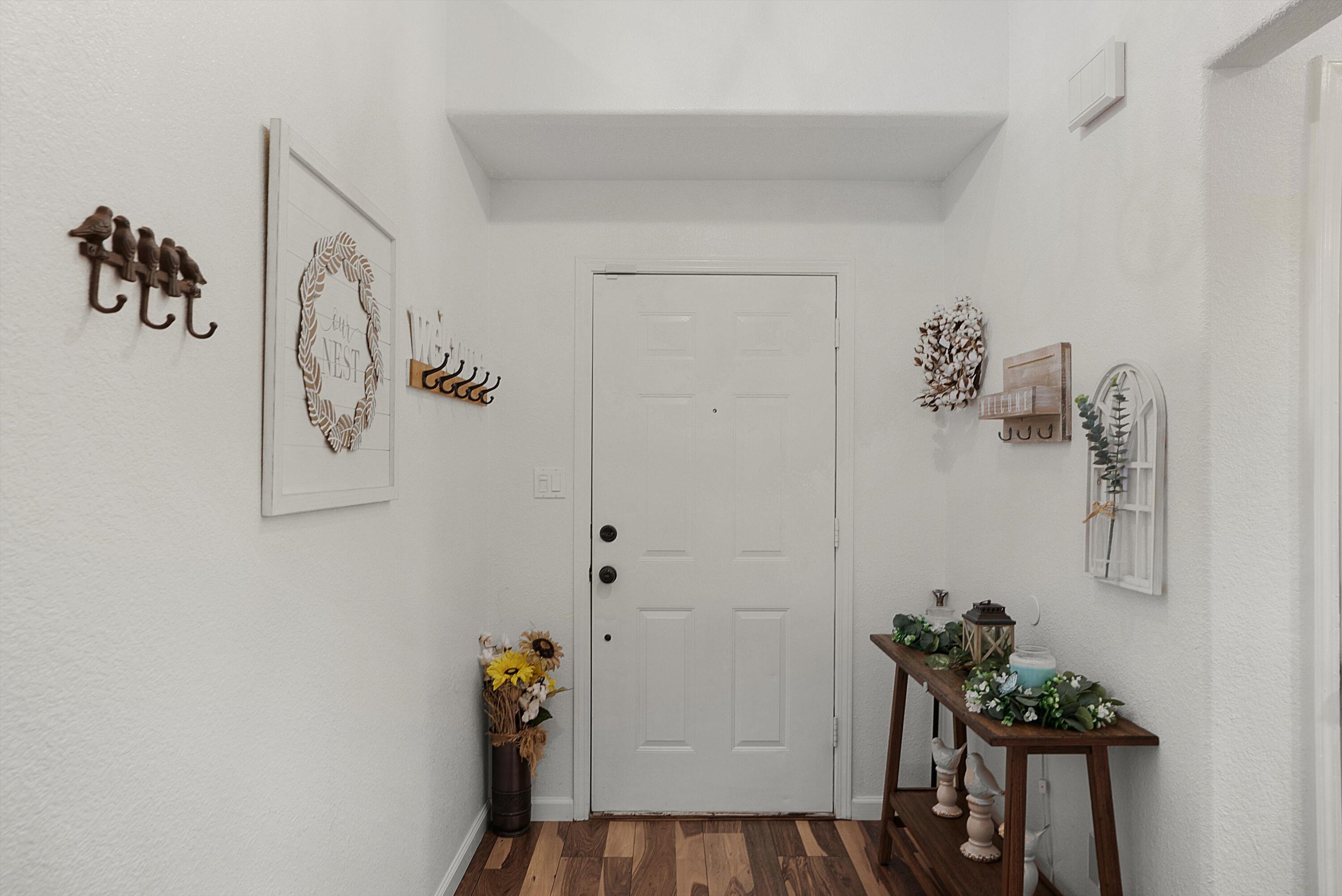 10415 Calle Hermosa Court NW