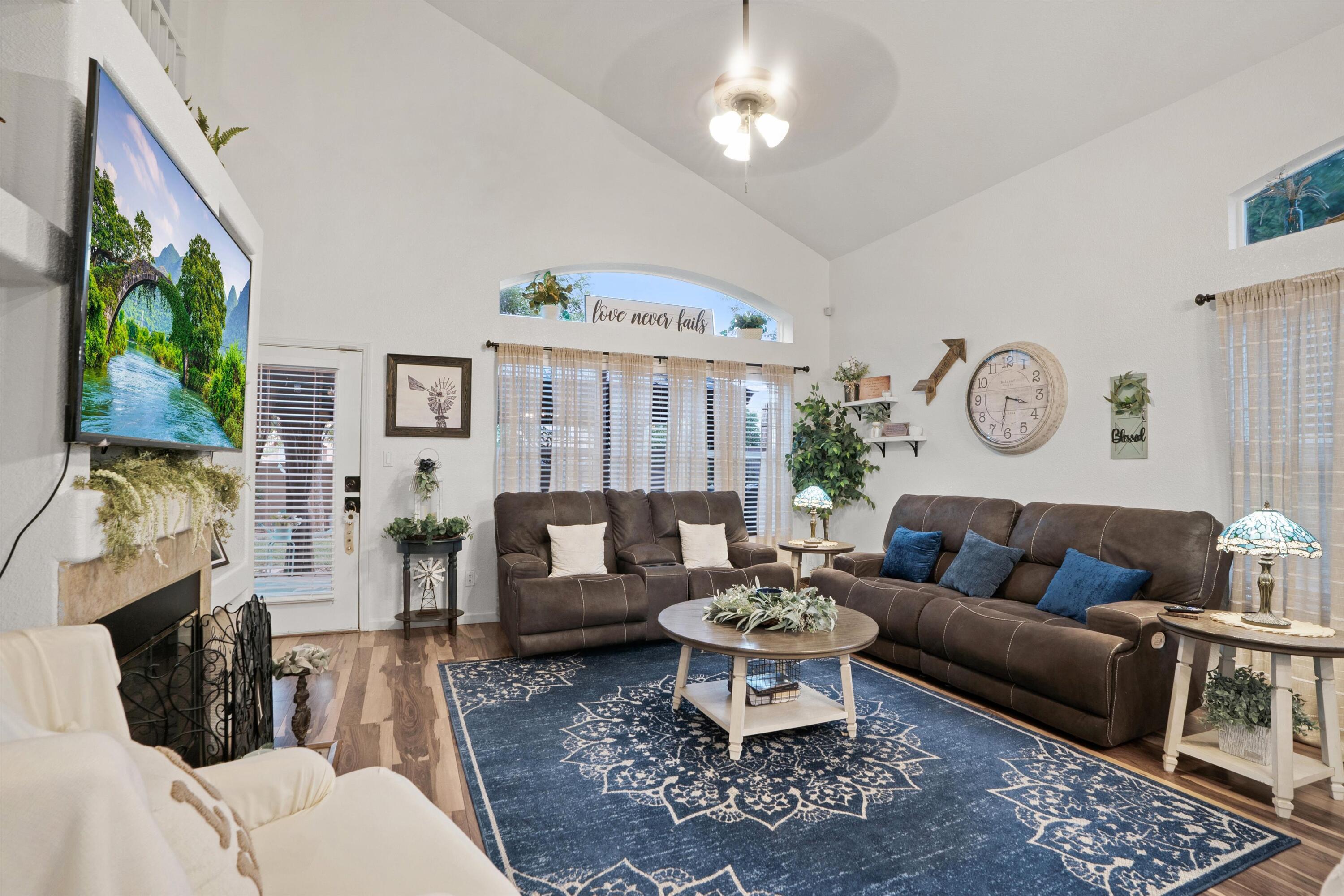 10415 Calle Hermosa Court NW