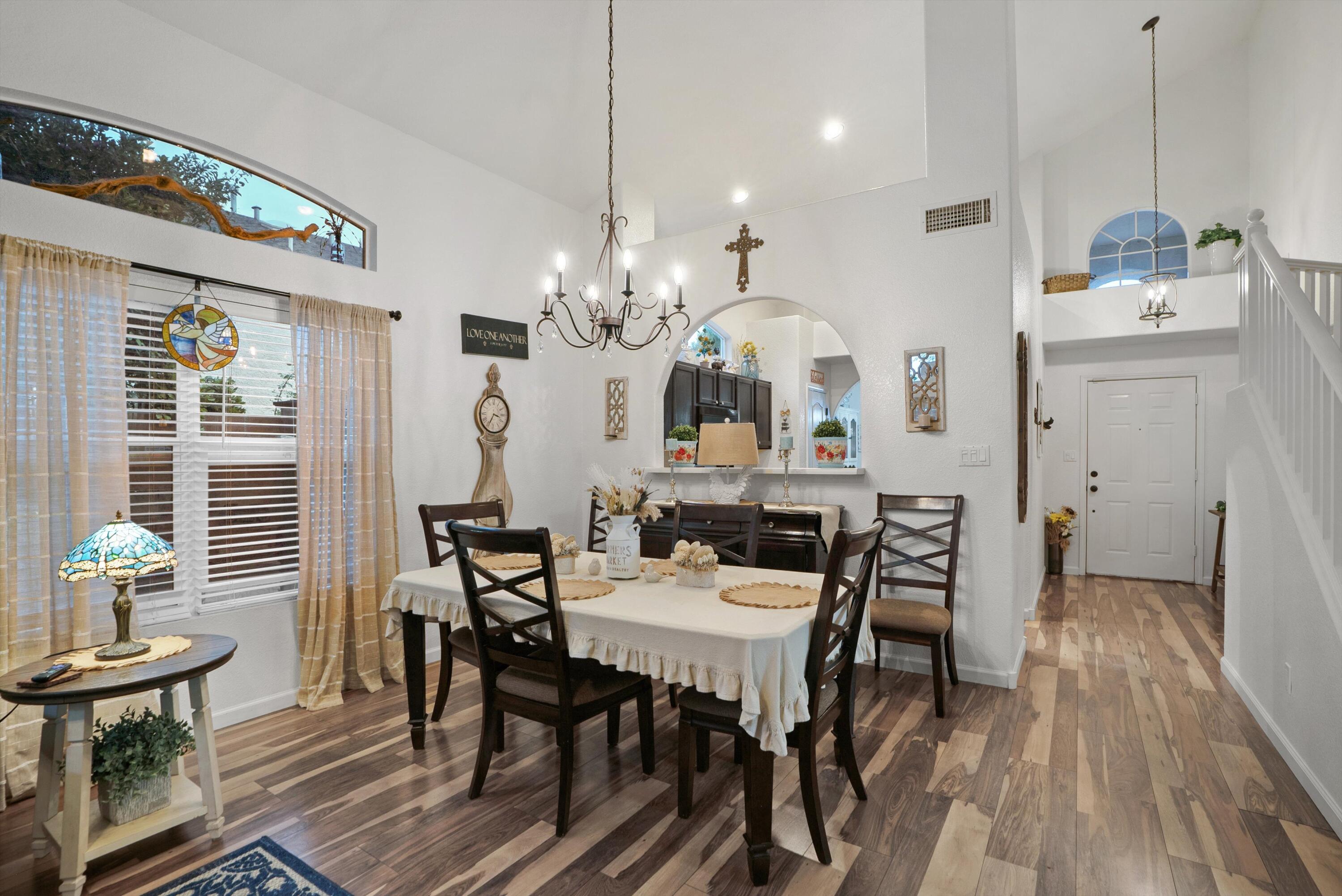 10415 Calle Hermosa Court NW