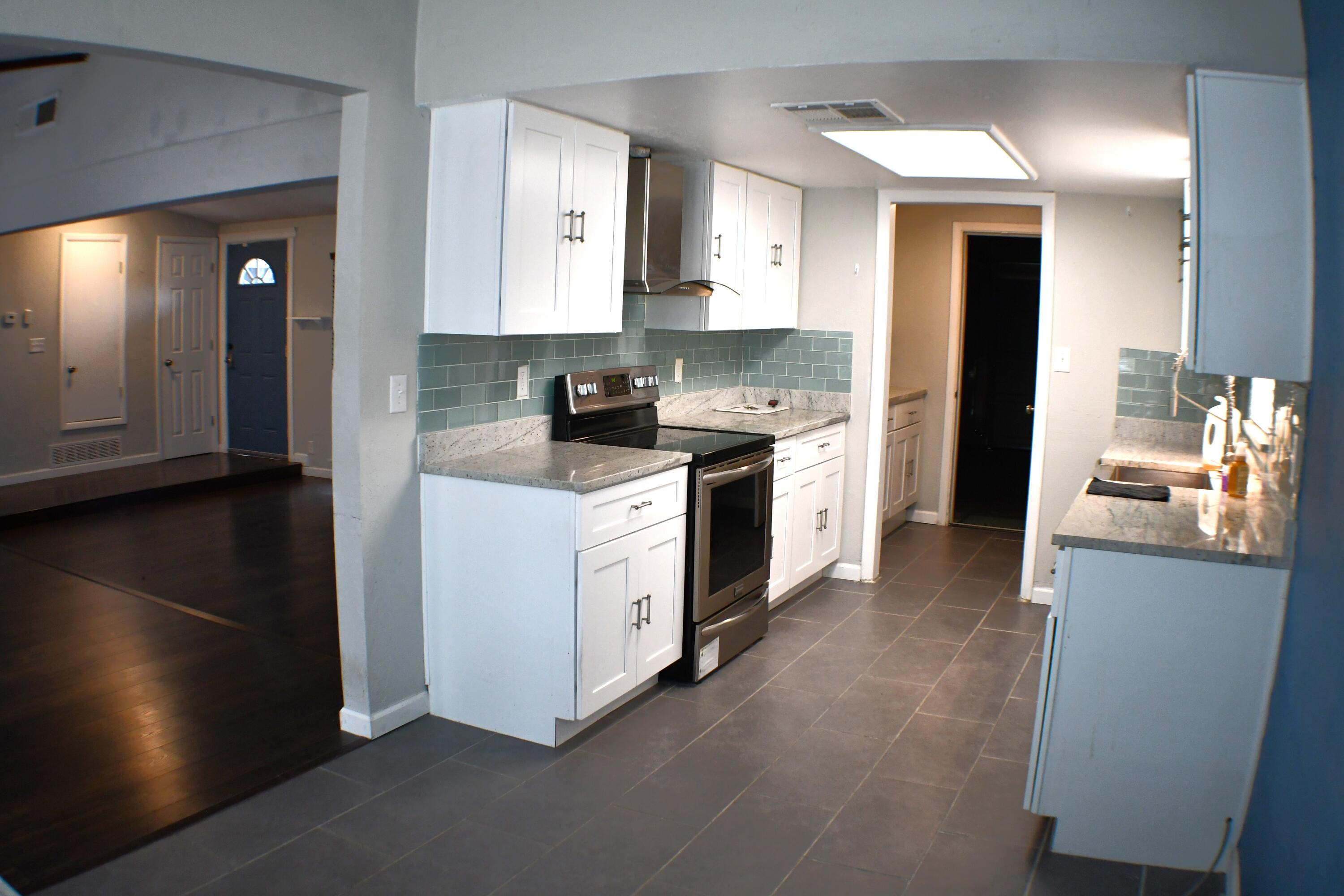 2316 Algodones Street NE