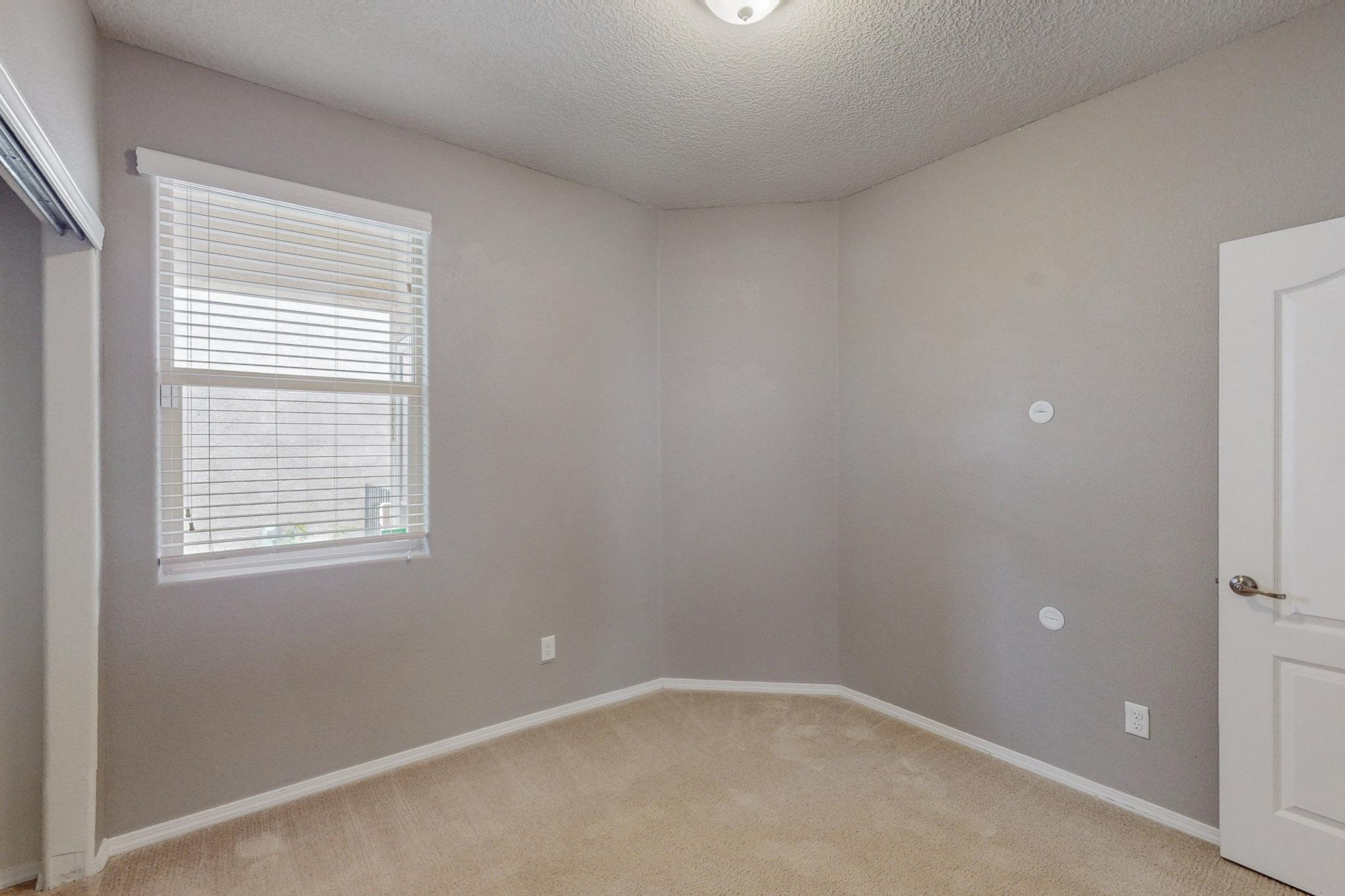 2832 Tulipan Loop SE